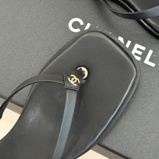 CHANE*|小香经典双C夹脚平底人字拖鞋夏日的温柔贵气感双C金标藏着法式浪漫小羊皮贴肤软得像云朵平底暴 CHANE*|小香经典双C夹脚平底人字拖鞋夏日的温柔贵气感双C金标藏着法式浪漫小羊皮贴肤软得像云朵平底暴