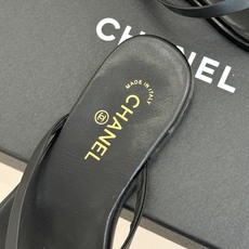 CHANE*|小香经典双C夹脚平底人字拖鞋夏日的温柔贵气感双C金标藏着法式浪漫小羊皮贴肤软得像云朵平底暴 CHANE*|小香经典双C夹脚平底人字拖鞋夏日的温柔贵气感双C金标藏着法式浪漫小羊皮贴肤软得像云朵平底暴