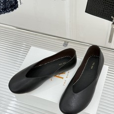 The Row 26WF新品极简复古一脚蹬平底奶奶鞋单鞋The Row 老钱的终极松弛把静奢刻进每一道缝 The Row 26WF新品极简复古一脚蹬平底奶奶鞋单鞋The Row 老钱的终极松弛把静奢刻进每一道缝