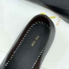 The Row 26WF新品极简复古一脚蹬平底奶奶鞋单鞋The Row 老钱的终极松弛把静奢刻进每一道缝 The Row 26WF新品极简复古一脚蹬平底奶奶鞋单鞋The Row 老钱的终极松弛把静奢刻进每一道缝