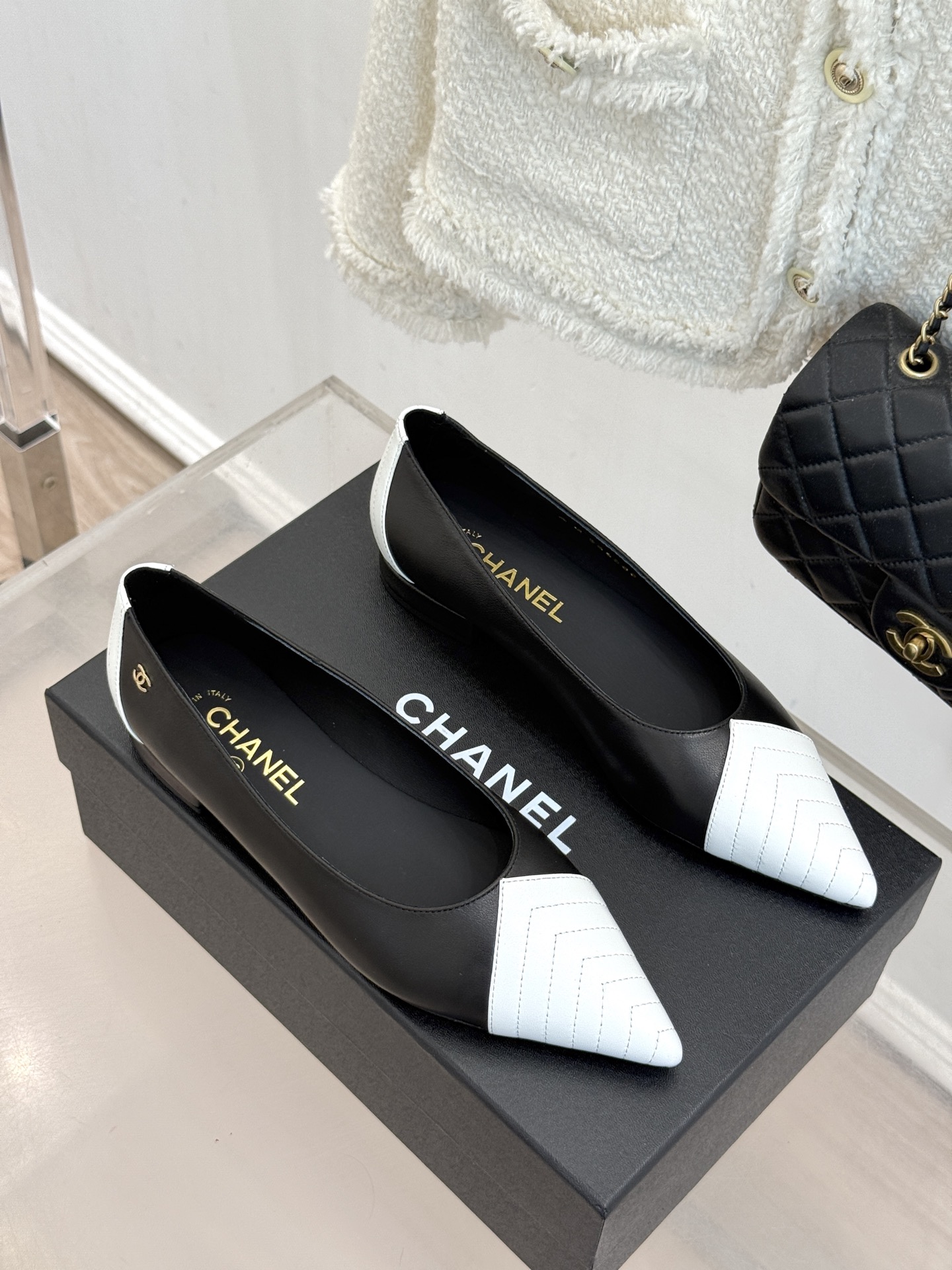 CHANE*|小香26A新品拼色双C尖头平底单鞋26A早秋王炸拼色单鞋撞色拼接自带高级氛围感双C暗纹低调 CHANE*|小香26A新品拼色双C尖头平底单鞋26A早秋王炸拼色单鞋撞色拼接自带高级氛围感双C暗纹低调