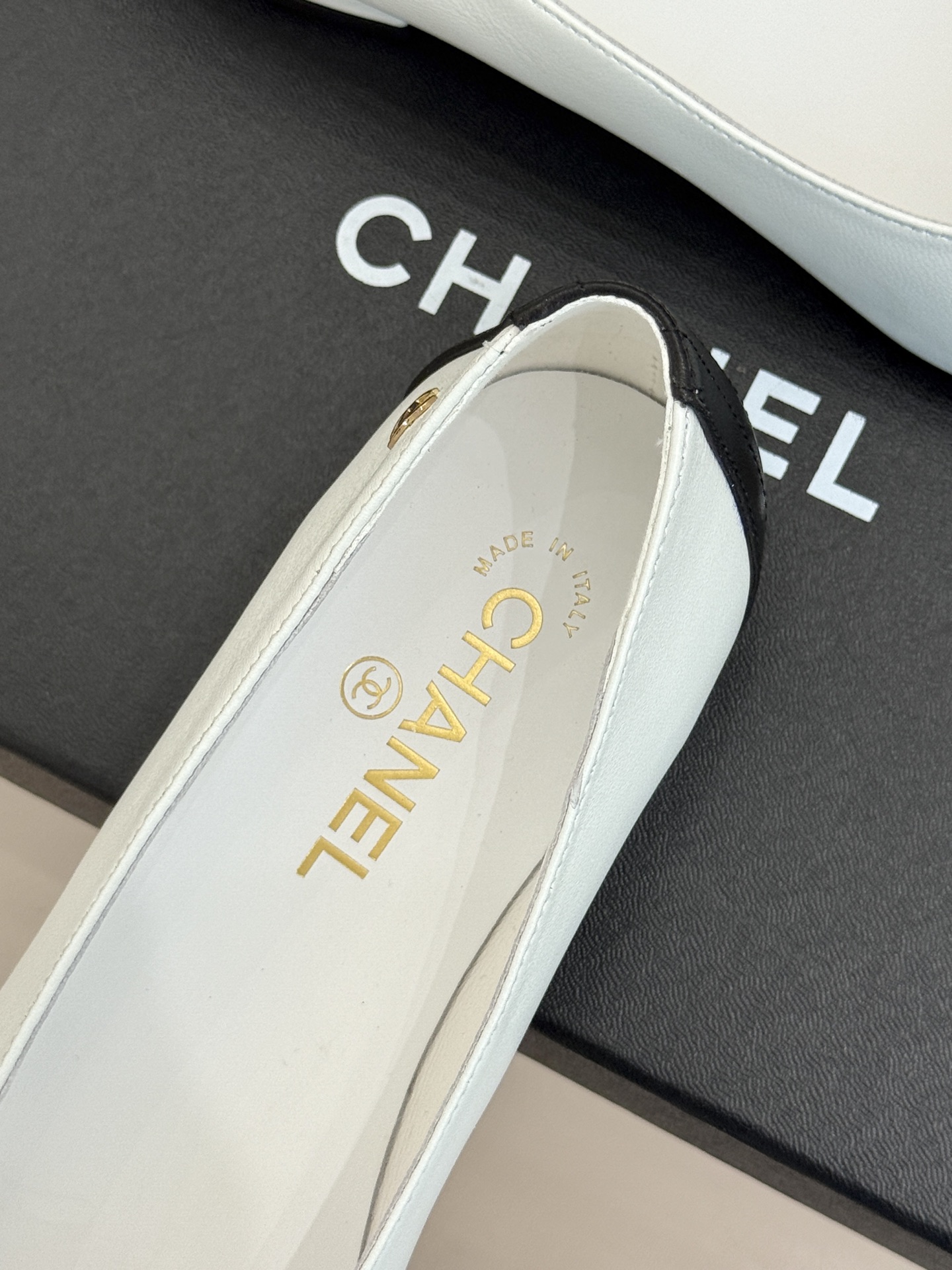 CHANE*|小香26A新品拼色双C尖头平底单鞋26A早秋王炸拼色单鞋撞色拼接自带高级氛围感双C暗纹低调 CHANE*|小香26A新品拼色双C尖头平底单鞋26A早秋王炸拼色单鞋撞色拼接自带高级氛围感双C暗纹低调