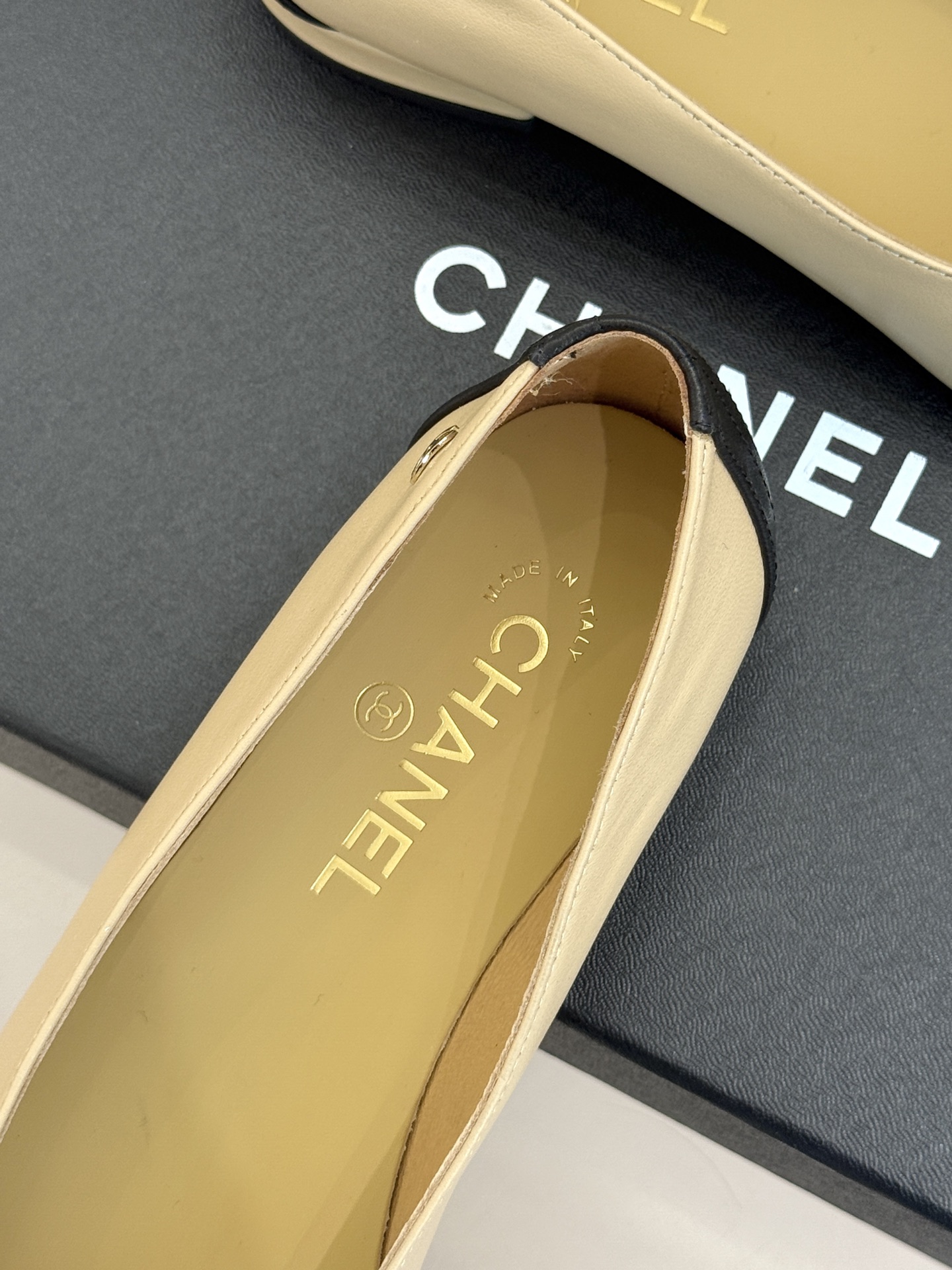 CHANE*|小香26A新品拼色双C尖头平底单鞋26A早秋王炸拼色单鞋撞色拼接自带高级氛围感双C暗纹低调 CHANE*|小香26A新品拼色双C尖头平底单鞋26A早秋王炸拼色单鞋撞色拼接自带高级氛围感双C暗纹低调