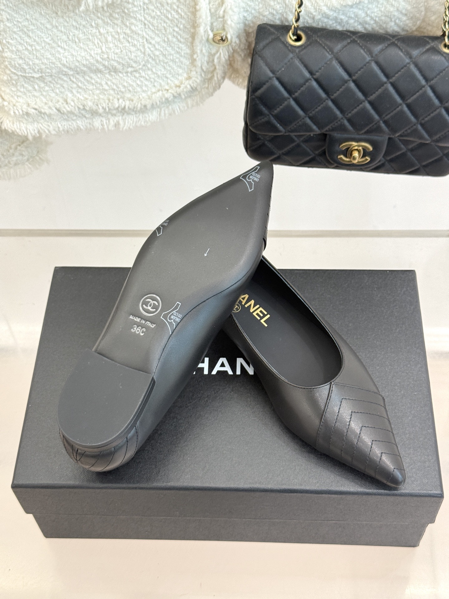 CHANE*|小香26A新品拼色双C尖头平底单鞋26A早秋王炸拼色单鞋撞色拼接自带高级氛围感双C暗纹低调 CHANE*|小香26A新品拼色双C尖头平底单鞋26A早秋王炸拼色单鞋撞色拼接自带高级氛围感双C暗纹低调