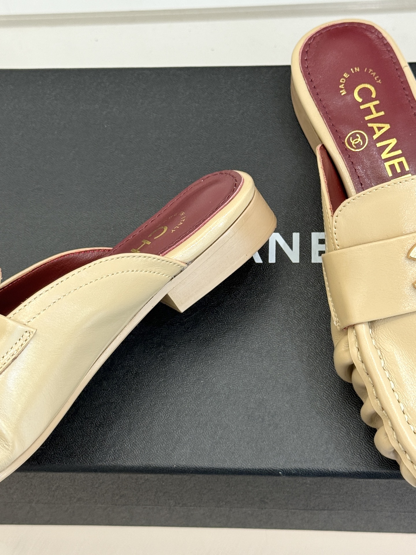 CHANE*|小香26A新品老钱风褶皱乐福半拖26A早秋老钱风神鞋褶皱肌理揉进松弛感双C金属扣低调闪微光 CHANE*|小香26A新品老钱风褶皱乐福半拖26A早秋老钱风神鞋褶皱肌理揉进松弛感双C金属扣低调闪微光