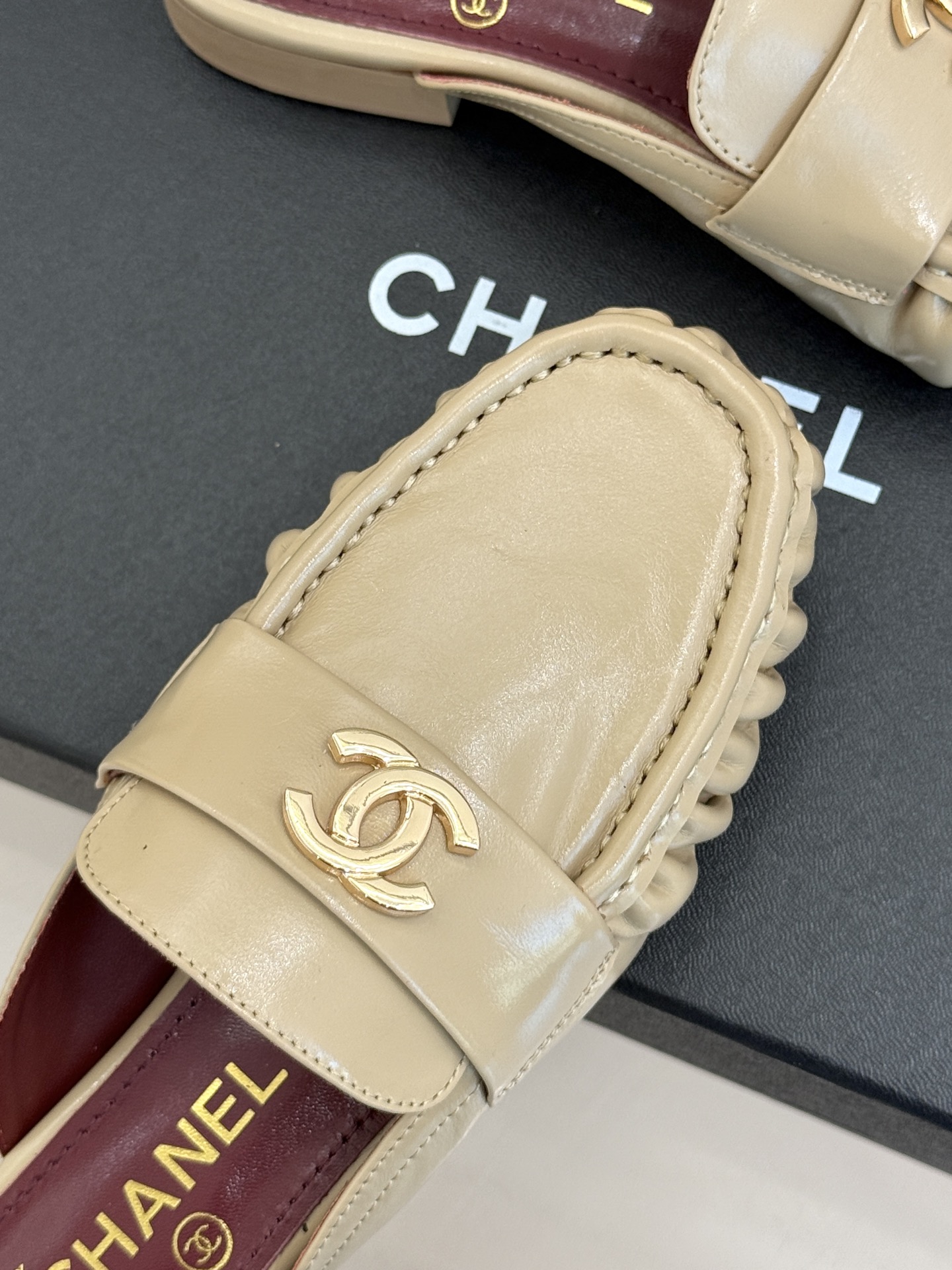 CHANE*|小香26A新品老钱风褶皱乐福半拖26A早秋老钱风神鞋褶皱肌理揉进松弛感双C金属扣低调闪微光 CHANE*|小香26A新品老钱风褶皱乐福半拖26A早秋老钱风神鞋褶皱肌理揉进松弛感双C金属扣低调闪微光