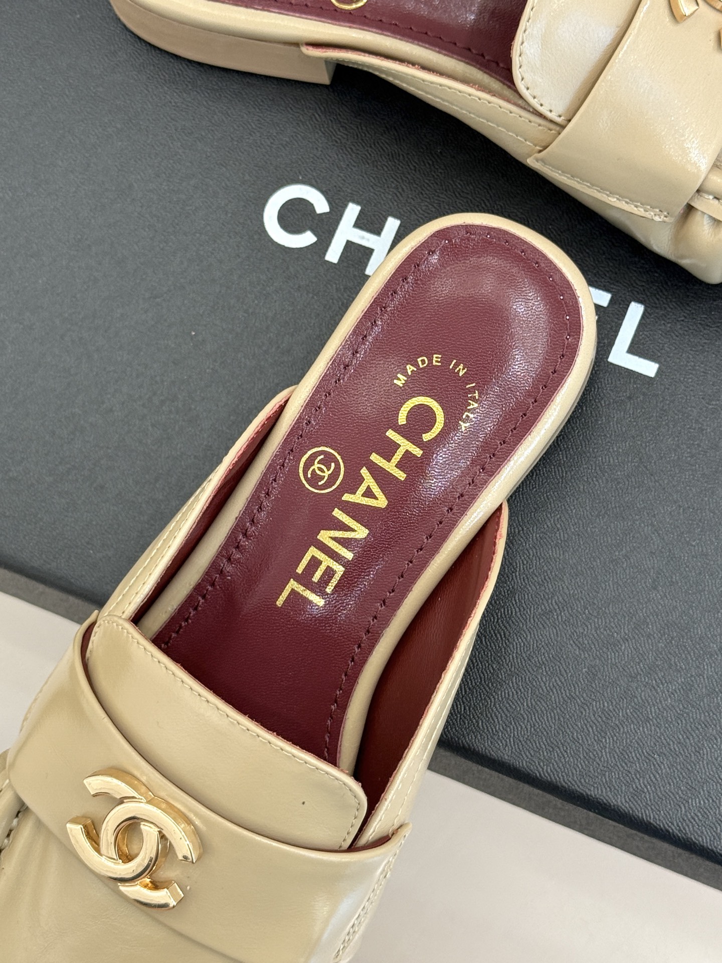 CHANE*|小香26A新品老钱风褶皱乐福半拖26A早秋老钱风神鞋褶皱肌理揉进松弛感双C金属扣低调闪微光 CHANE*|小香26A新品老钱风褶皱乐福半拖26A早秋老钱风神鞋褶皱肌理揉进松弛感双C金属扣低调闪微光