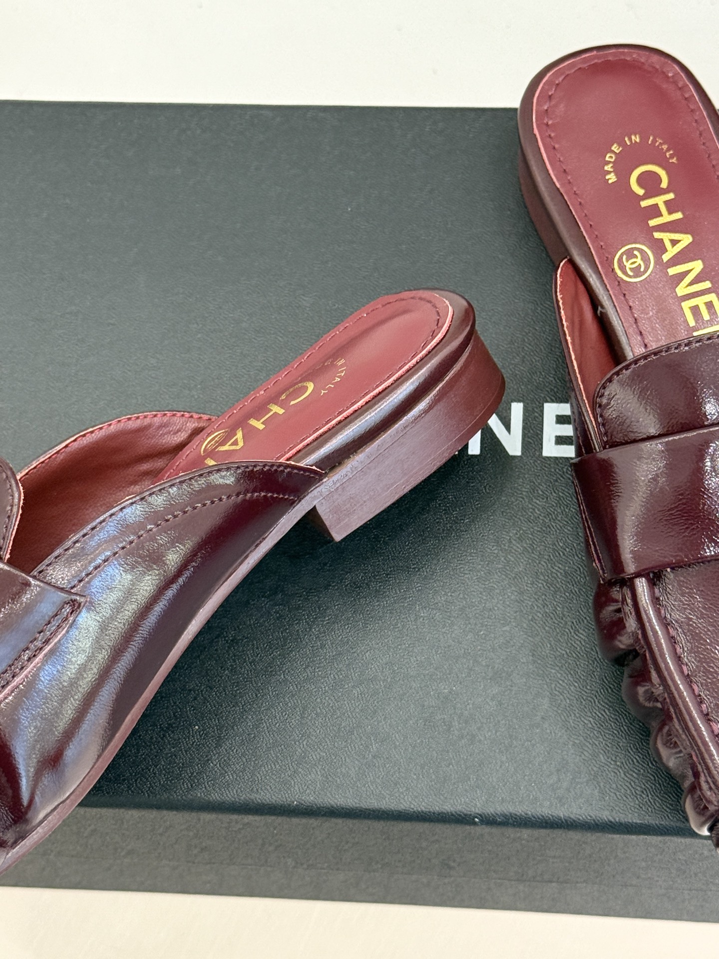 CHANE*|小香26A新品老钱风褶皱乐福半拖26A早秋老钱风神鞋褶皱肌理揉进松弛感双C金属扣低调闪微光 CHANE*|小香26A新品老钱风褶皱乐福半拖26A早秋老钱风神鞋褶皱肌理揉进松弛感双C金属扣低调闪微光