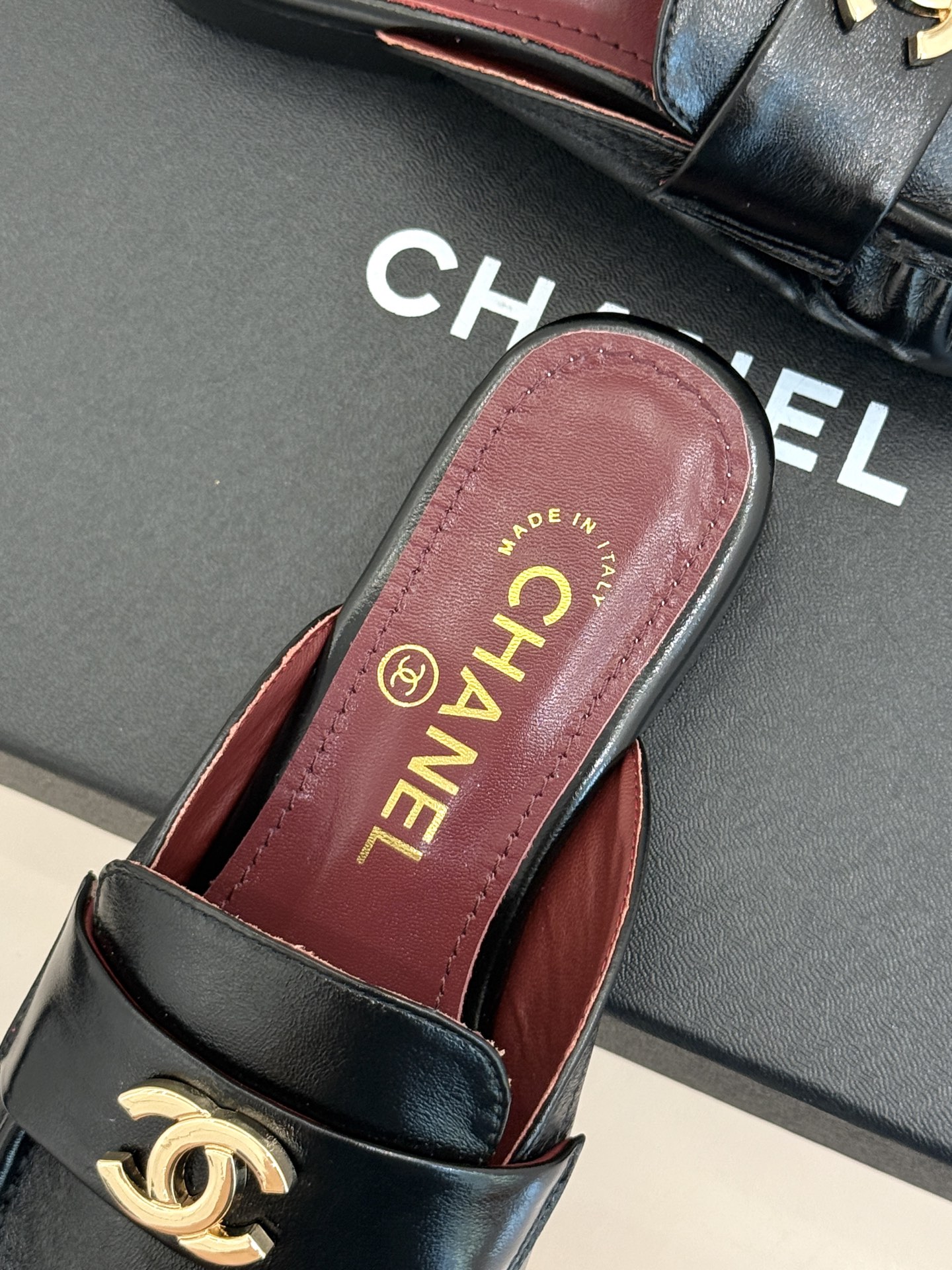CHANE*|小香26A新品老钱风褶皱乐福半拖26A早秋老钱风神鞋褶皱肌理揉进松弛感双C金属扣低调闪微光 CHANE*|小香26A新品老钱风褶皱乐福半拖26A早秋老钱风神鞋褶皱肌理揉进松弛感双C金属扣低调闪微光