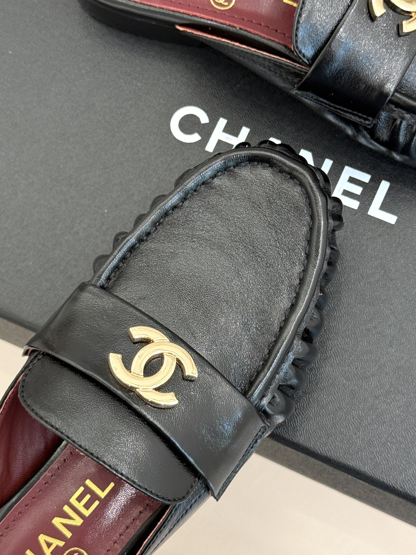 CHANE*|小香26A新品老钱风褶皱乐福半拖26A早秋老钱风神鞋褶皱肌理揉进松弛感双C金属扣低调闪微光 CHANE*|小香26A新品老钱风褶皱乐福半拖26A早秋老钱风神鞋褶皱肌理揉进松弛感双C金属扣低调闪微光