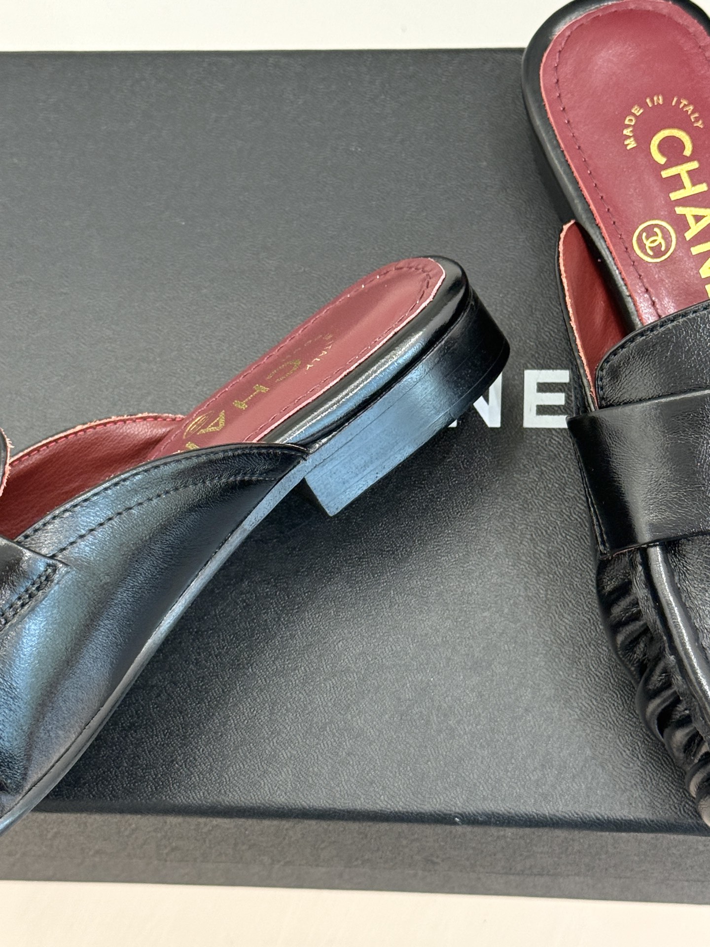 CHANE*|小香26A新品老钱风褶皱乐福半拖26A早秋老钱风神鞋褶皱肌理揉进松弛感双C金属扣低调闪微光 CHANE*|小香26A新品老钱风褶皱乐福半拖26A早秋老钱风神鞋褶皱肌理揉进松弛感双C金属扣低调闪微光