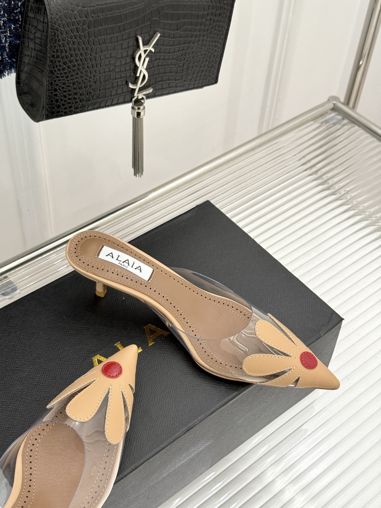 ALAÏA/阿莱亚26WF新品走秀胶片花卉系列尖头高跟凉鞋拖鞋朦胧胶片晕染花卉诗意尖头线条锋利又柔美高跟