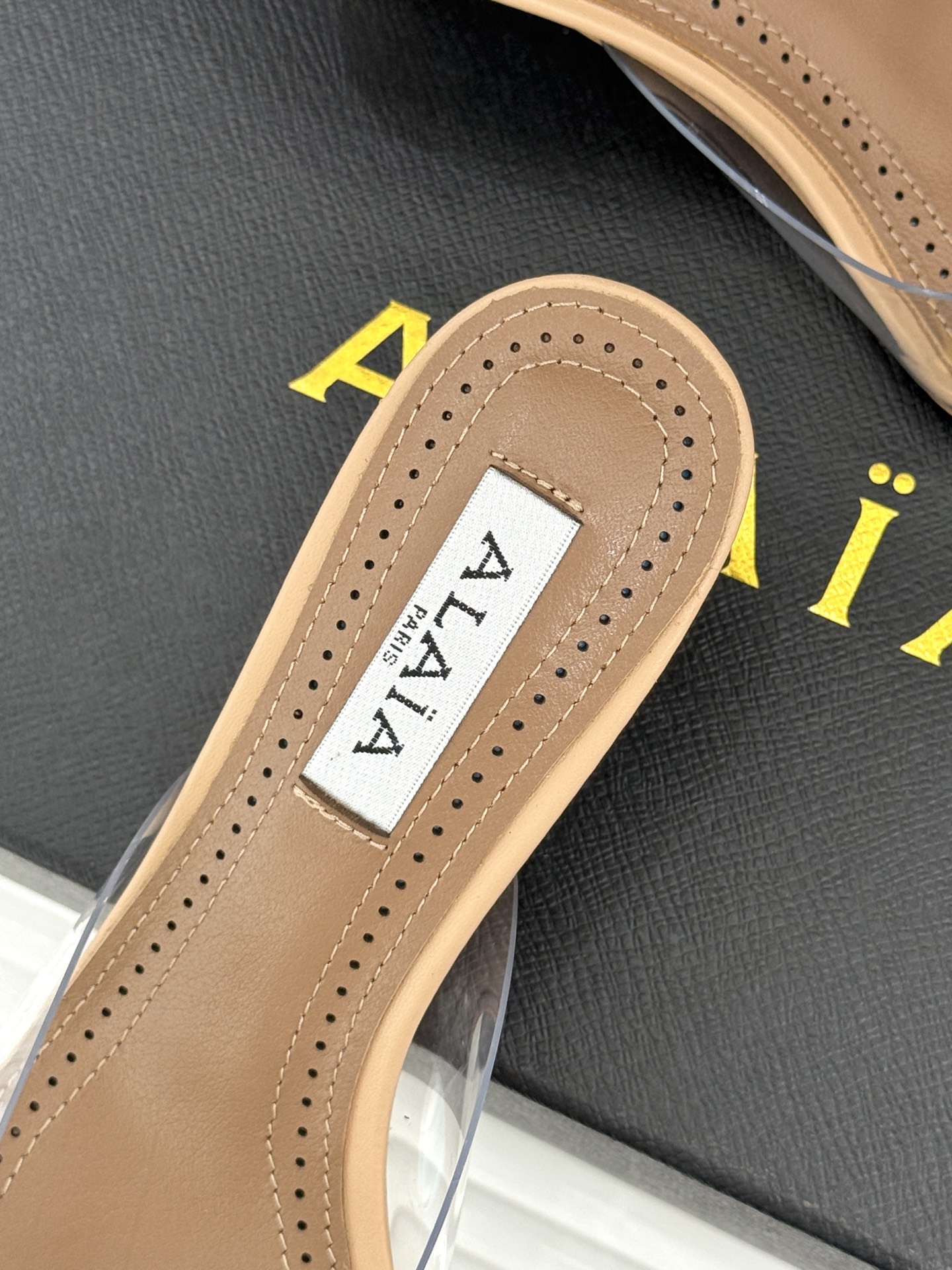 ALAÏA/阿莱亚26WF新品走秀胶片花卉系列尖头高跟凉鞋拖鞋朦胧胶片晕染花卉诗意尖头线条锋利又柔美高跟