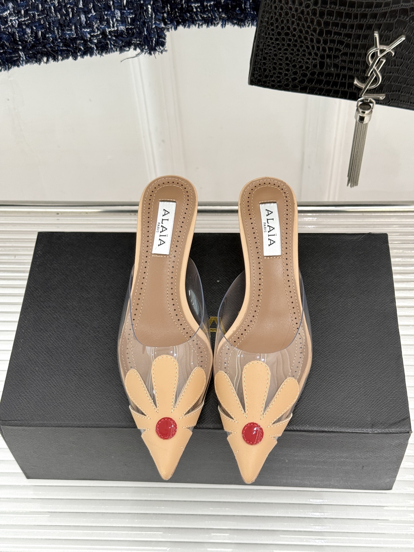 ALAÏA/阿莱亚26WF新品走秀胶片花卉系列尖头高跟凉鞋拖鞋朦胧胶片晕染花卉诗意尖头线条锋利又柔美高跟