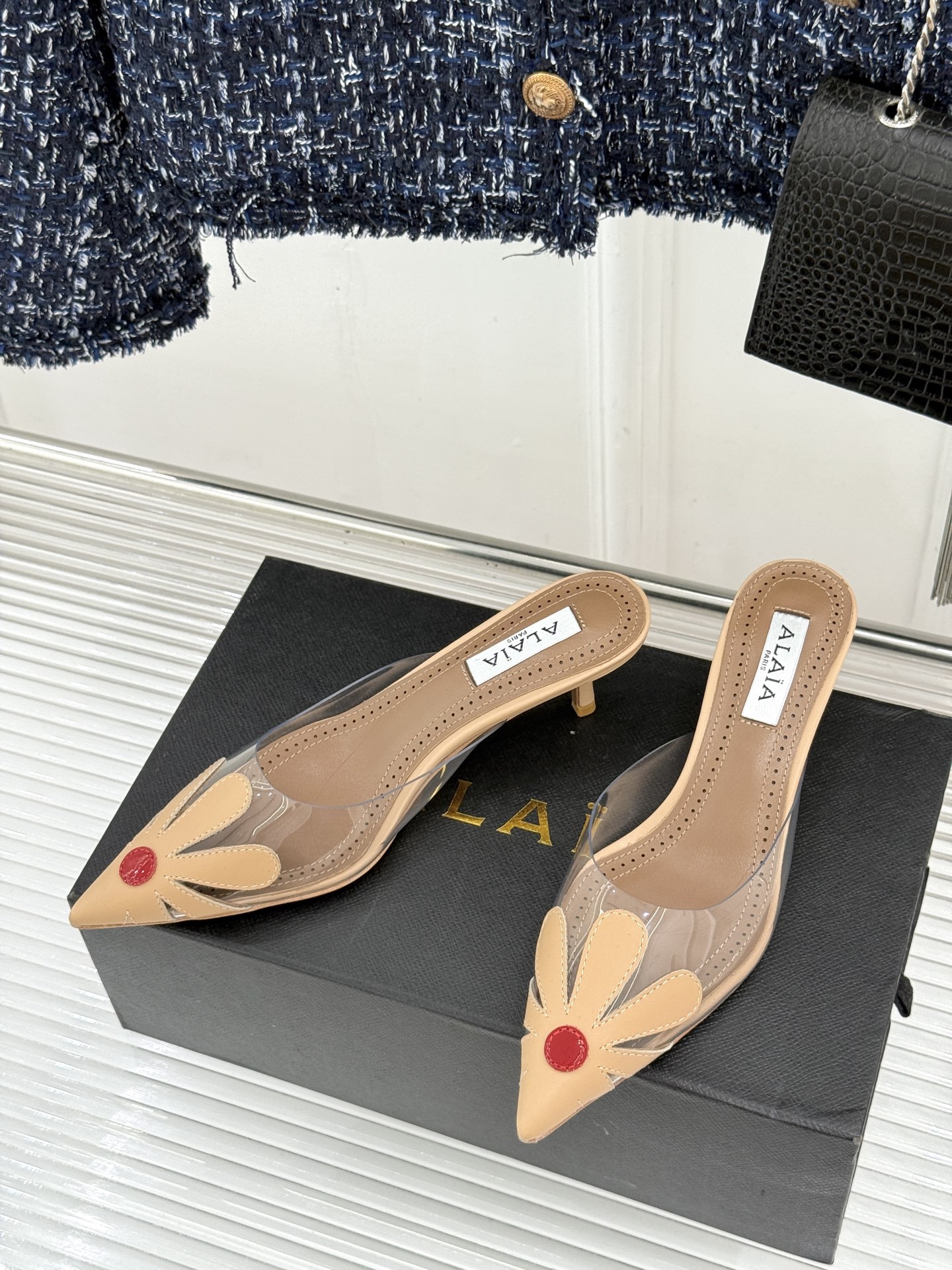 ALAÏA/阿莱亚26WF新品走秀胶片花卉系列尖头高跟凉鞋拖鞋朦胧胶片晕染花卉诗意尖头线条锋利又柔美高跟