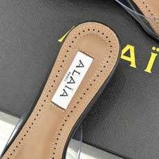 ALAÏA/阿莱亚26WF新品走秀胶片花卉系列尖头高跟凉鞋拖鞋朦胧胶片晕染花卉诗意尖头线条锋利又柔美高跟 ALAÏA/阿莱亚26WF新品走秀胶片花卉系列尖头高跟凉鞋拖鞋朦胧胶片晕染花卉诗意尖头线条锋利又柔美高跟
