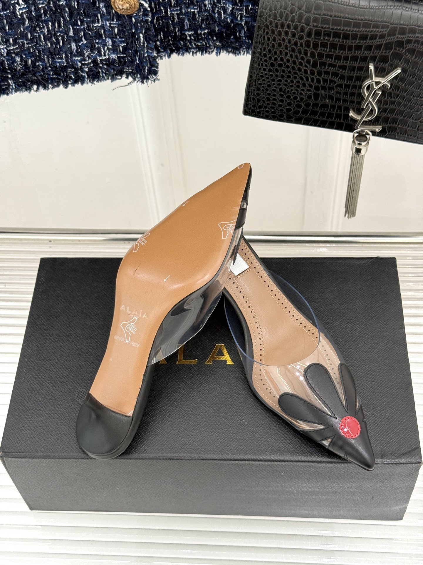 ALAÏA/阿莱亚26WF新品走秀胶片花卉系列尖头高跟凉鞋拖鞋朦胧胶片晕染花卉诗意尖头线条锋利又柔美高跟 ALAÏA/阿莱亚26WF新品走秀胶片花卉系列尖头高跟凉鞋拖鞋朦胧胶片晕染花卉诗意尖头线条锋利又柔美高跟