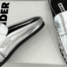 Jil Sander/吉尔桑达 26WF新品老钱风褶皱一脚蹬平底包头半拖老钱风的终极答案褶皱肌理藏着高级 Jil Sander/吉尔桑达 26WF新品老钱风褶皱一脚蹬平底包头半拖老钱风的终极答案褶皱肌理藏着高级