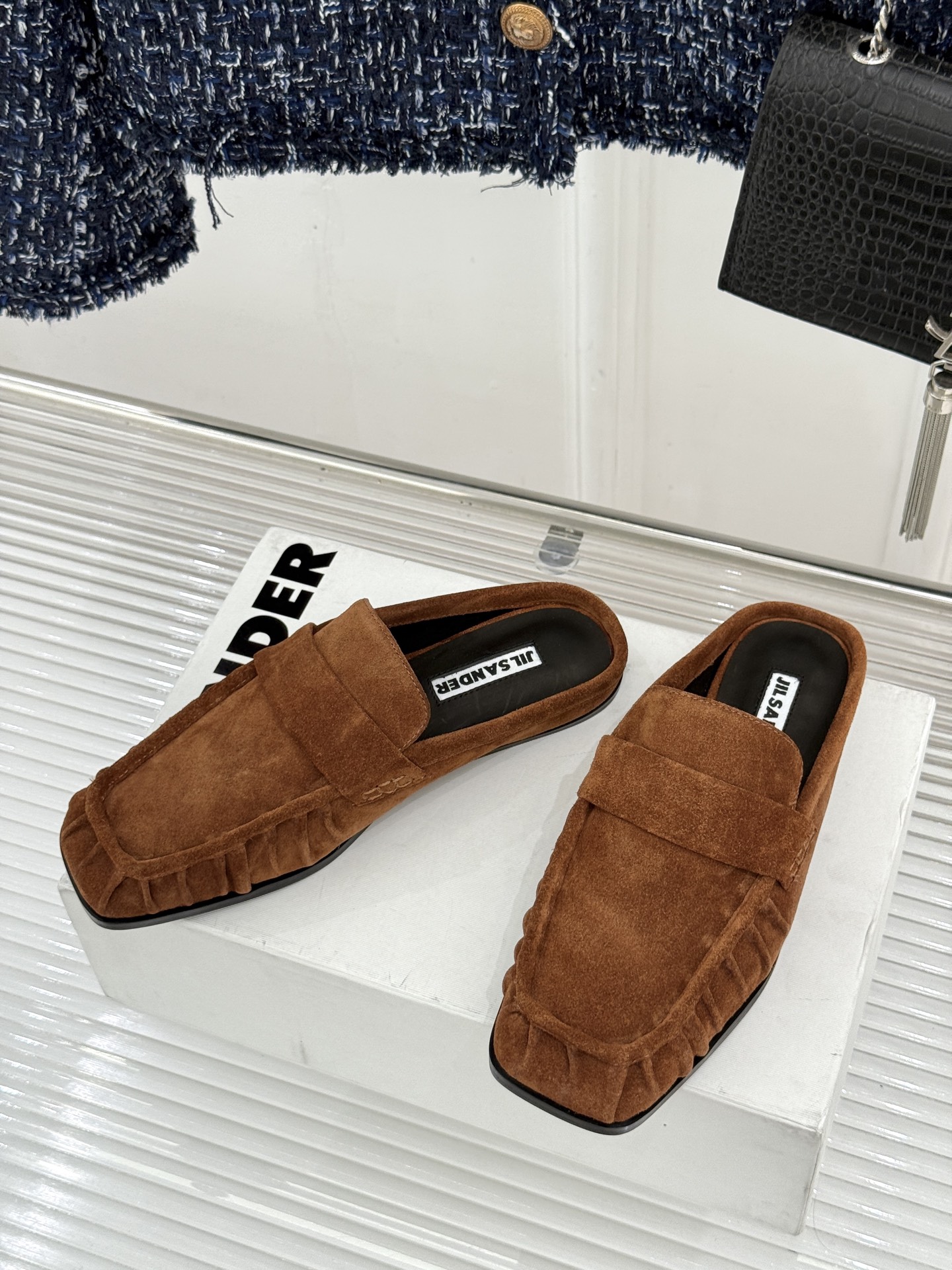 Jil Sander/吉尔桑达 26WF新品老钱风褶皱一脚蹬平底包头半拖老钱风的终极答案褶皱肌理藏着高级 Jil Sander/吉尔桑达 26WF新品老钱风褶皱一脚蹬平底包头半拖老钱风的终极答案褶皱肌理藏着高级