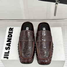 Jil Sander/吉尔桑达 26WF新品老钱风褶皱一脚蹬平底包头半拖老钱风的终极答案褶皱肌理藏着高级 Jil Sander/吉尔桑达 26WF新品老钱风褶皱一脚蹬平底包头半拖老钱风的终极答案褶皱肌理藏着高级