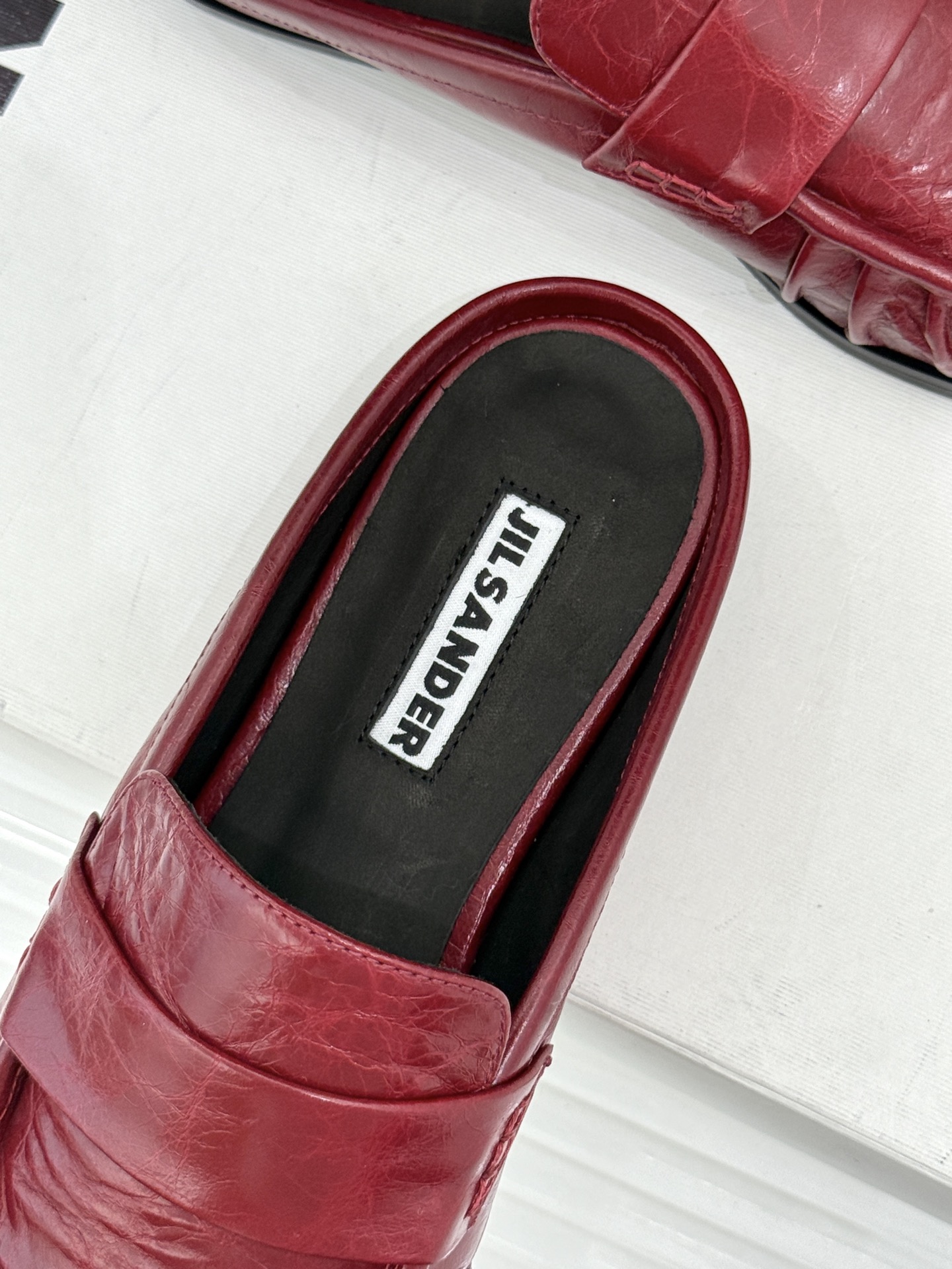 Jil Sander/吉尔桑达 26WF新品老钱风褶皱一脚蹬平底包头半拖老钱风的终极答案褶皱肌理藏着高级 Jil Sander/吉尔桑达 26WF新品老钱风褶皱一脚蹬平底包头半拖老钱风的终极答案褶皱肌理藏着高级