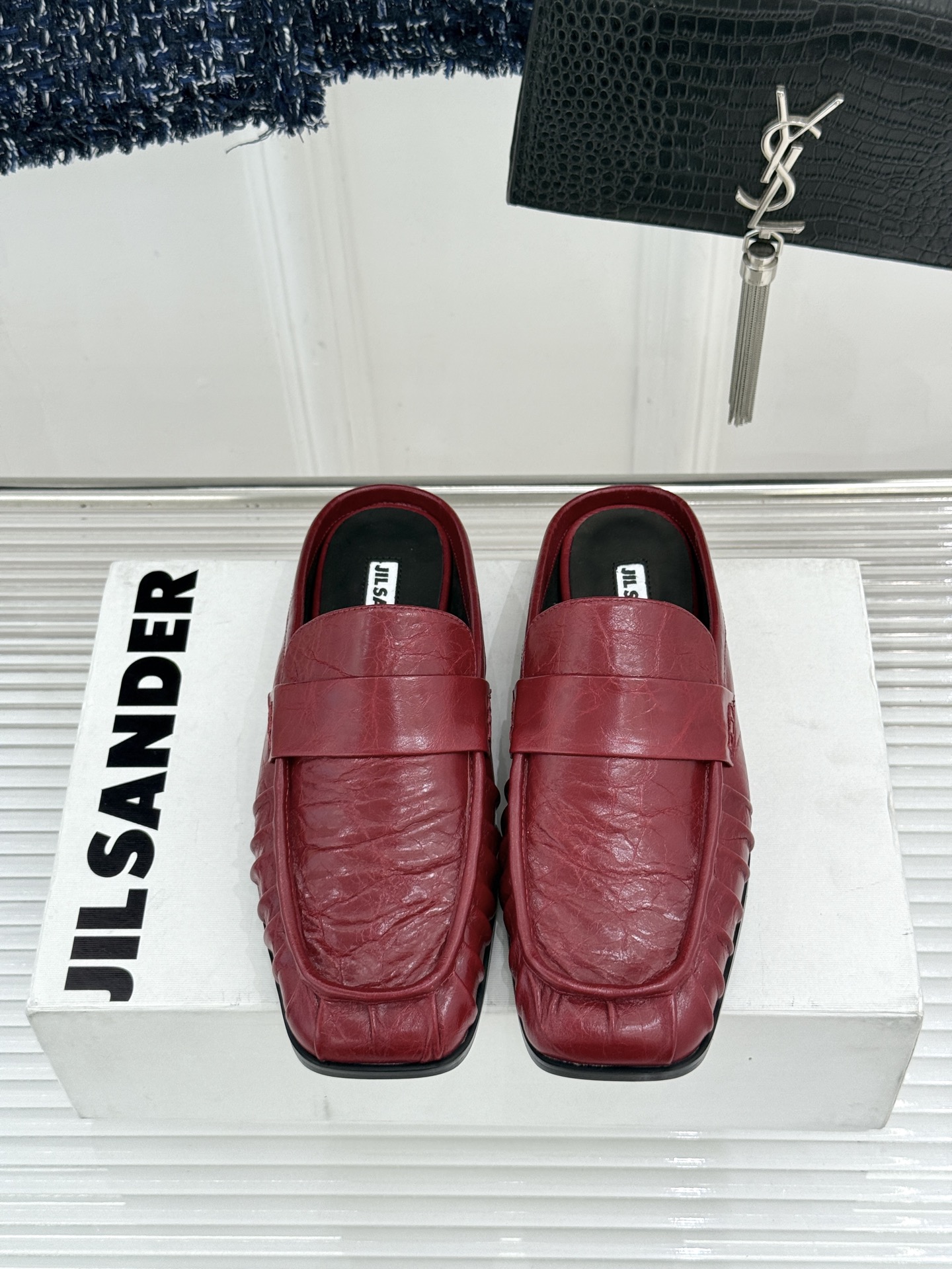 Jil Sander/吉尔桑达 26WF新品老钱风褶皱一脚蹬平底包头半拖老钱风的终极答案褶皱肌理藏着高级 Jil Sander/吉尔桑达 26WF新品老钱风褶皱一脚蹬平底包头半拖老钱风的终极答案褶皱肌理藏着高级