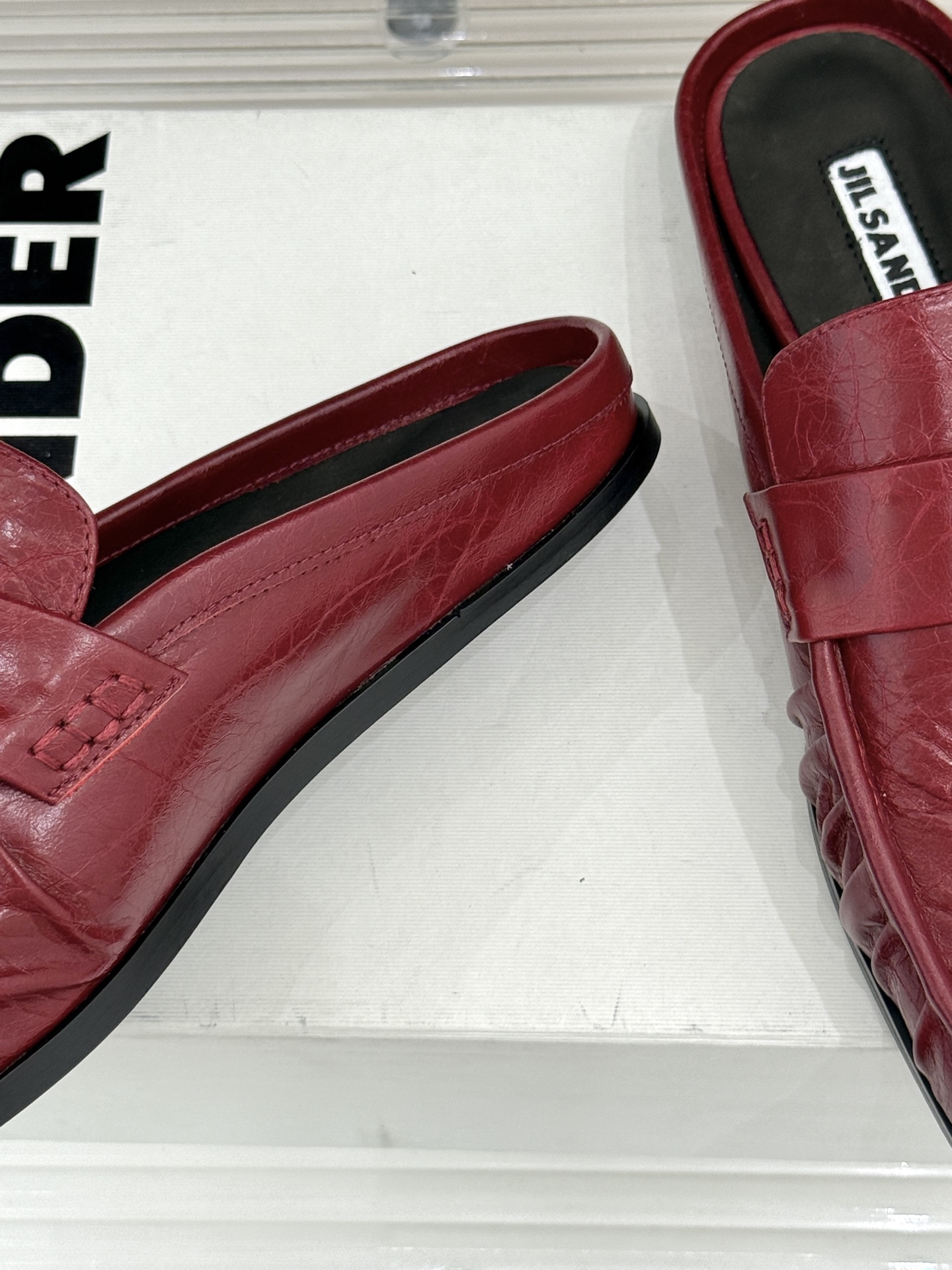 Jil Sander/吉尔桑达 26WF新品老钱风褶皱一脚蹬平底包头半拖老钱风的终极答案褶皱肌理藏着高级 Jil Sander/吉尔桑达 26WF新品老钱风褶皱一脚蹬平底包头半拖老钱风的终极答案褶皱肌理藏着高级