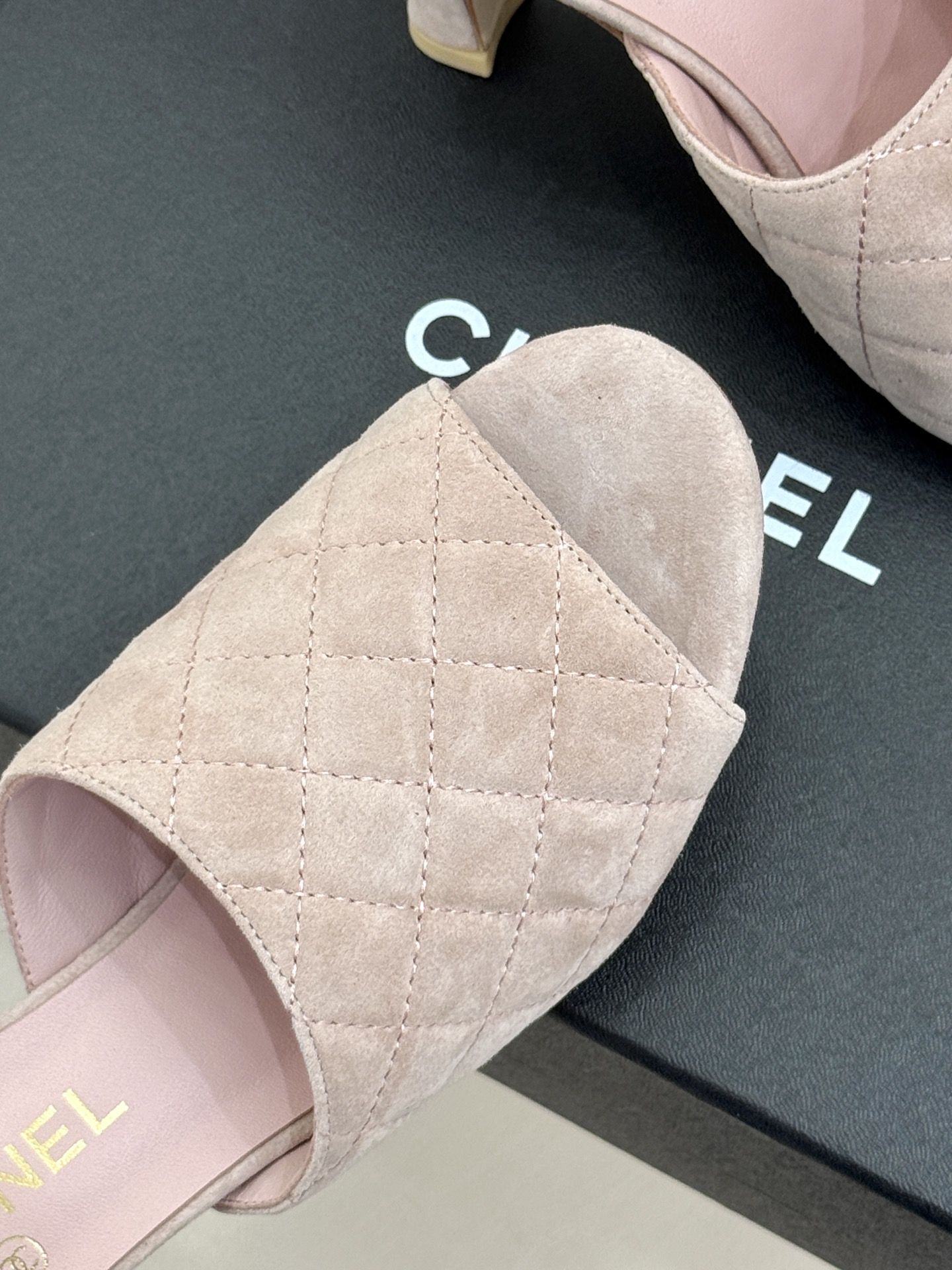 CHANE*|小香26A新品菱格鱼嘴高跟拖鞋26A早秋封神单品金属双C闪得挪不开眼经典菱格纹高级感拉满鞋 CHANE*|小香26A新品菱格鱼嘴高跟拖鞋26A早秋封神单品金属双C闪得挪不开眼经典菱格纹高级感拉满鞋