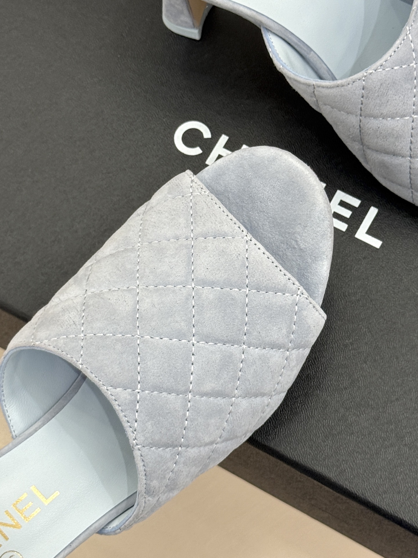 CHANE*|小香26A新品菱格鱼嘴高跟拖鞋26A早秋封神单品金属双C闪得挪不开眼经典菱格纹高级感拉满鞋 CHANE*|小香26A新品菱格鱼嘴高跟拖鞋26A早秋封神单品金属双C闪得挪不开眼经典菱格纹高级感拉满鞋