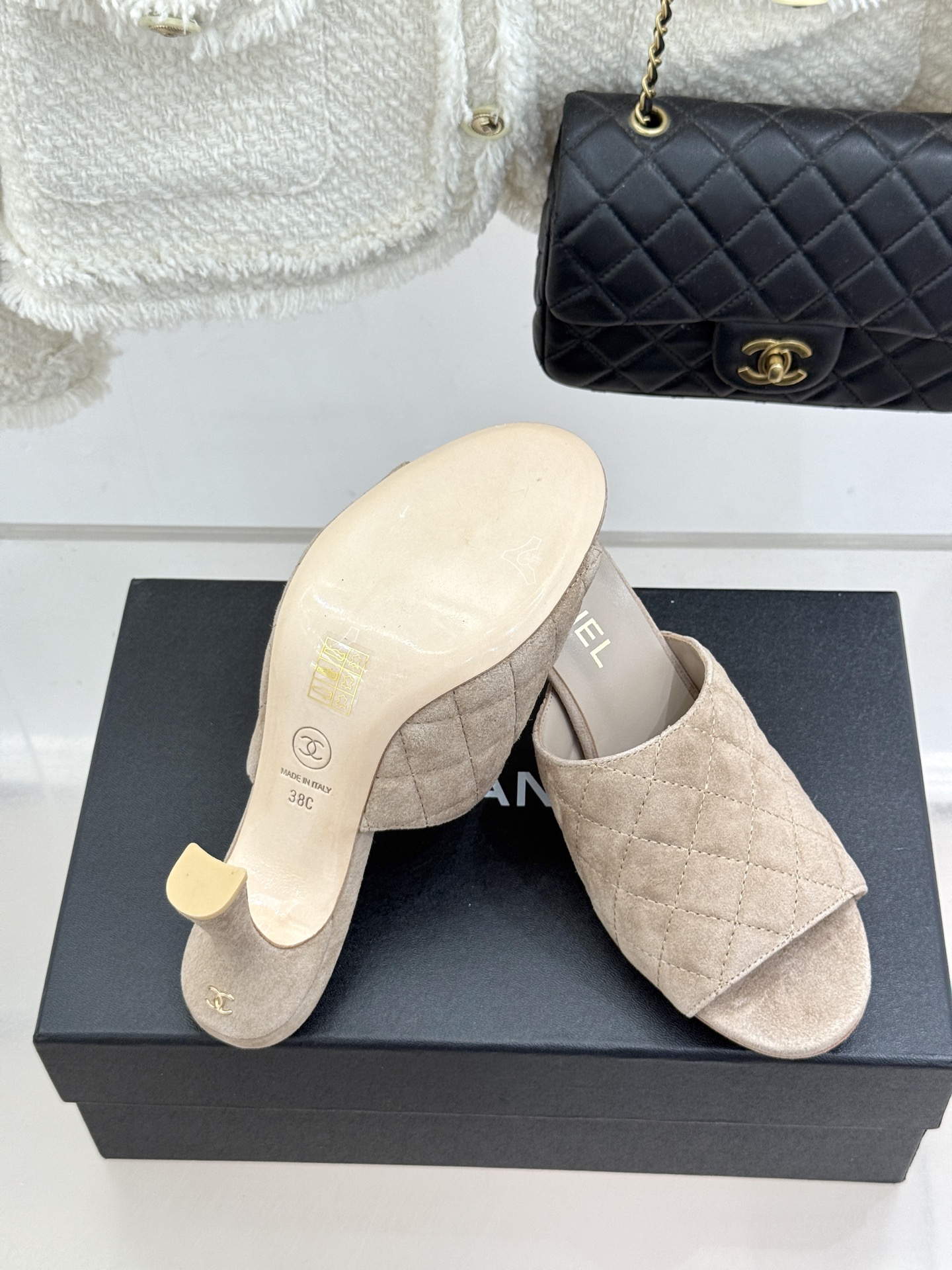 CHANE*|小香26A新品菱格鱼嘴高跟拖鞋26A早秋封神单品金属双C闪得挪不开眼经典菱格纹高级感拉满鞋 CHANE*|小香26A新品菱格鱼嘴高跟拖鞋26A早秋封神单品金属双C闪得挪不开眼经典菱格纹高级感拉满鞋