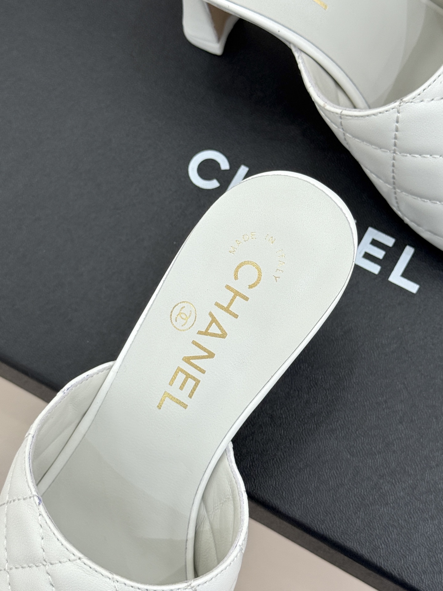 CHANE*|小香26A新品菱格鱼嘴高跟拖鞋26A早秋封神单品金属双C闪得挪不开眼经典菱格纹高级感拉满鞋 CHANE*|小香26A新品菱格鱼嘴高跟拖鞋26A早秋封神单品金属双C闪得挪不开眼经典菱格纹高级感拉满鞋