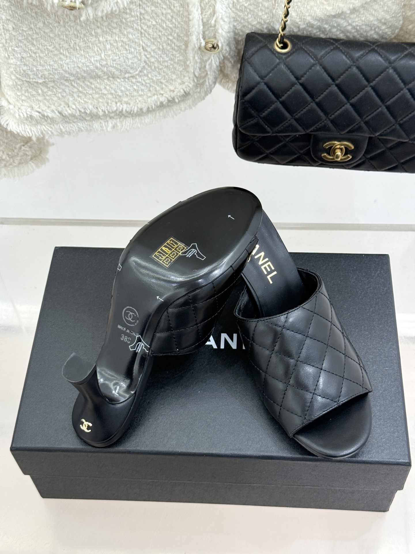 CHANE*|小香26A新品菱格鱼嘴高跟拖鞋26A早秋封神单品金属双C闪得挪不开眼经典菱格纹高级感拉满鞋 CHANE*|小香26A新品菱格鱼嘴高跟拖鞋26A早秋封神单品金属双C闪得挪不开眼经典菱格纹高级感拉满鞋