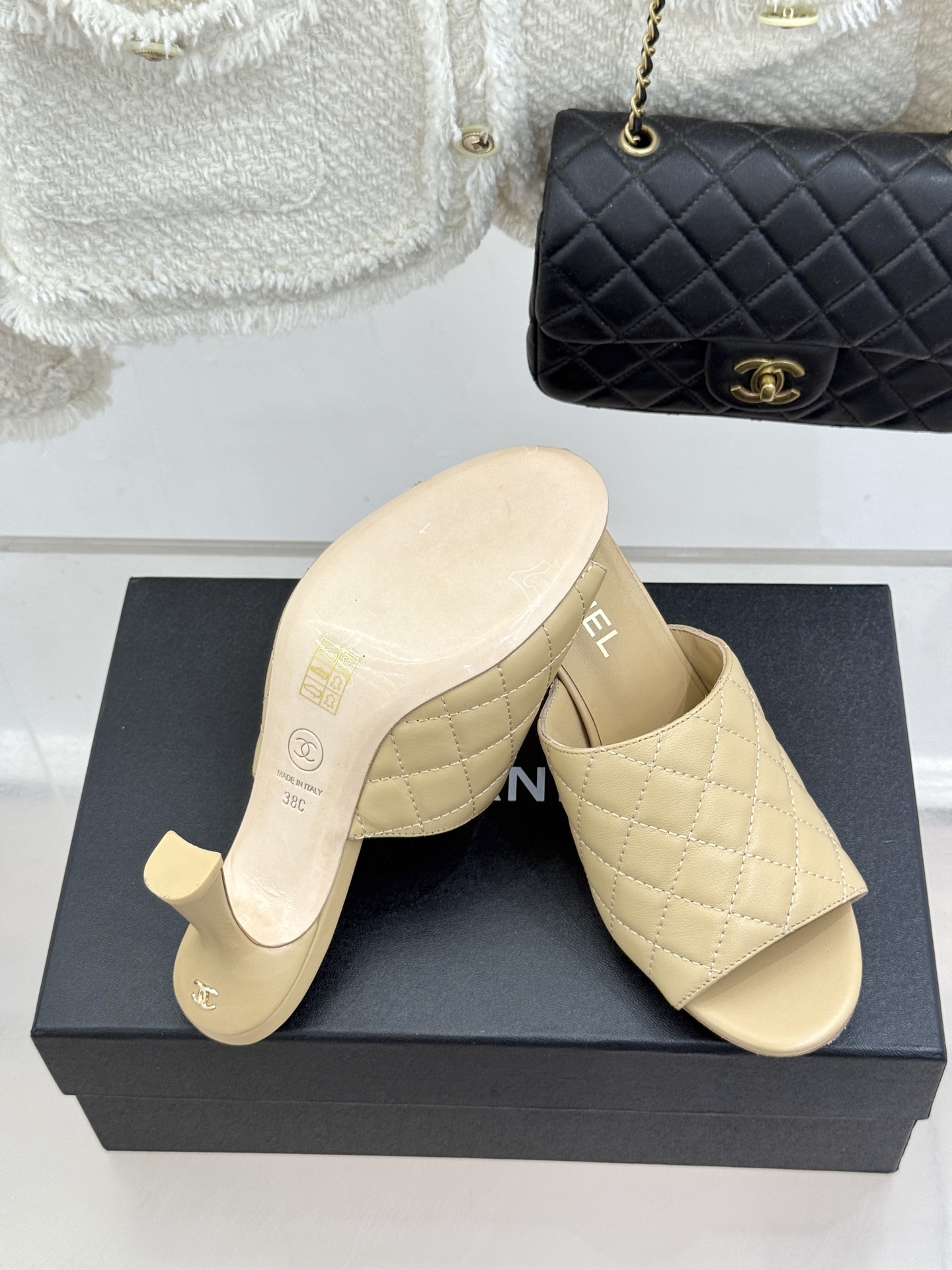 CHANE*|小香26A新品菱格鱼嘴高跟拖鞋26A早秋封神单品金属双C闪得挪不开眼经典菱格纹高级感拉满鞋 CHANE*|小香26A新品菱格鱼嘴高跟拖鞋26A早秋封神单品金属双C闪得挪不开眼经典菱格纹高级感拉满鞋
