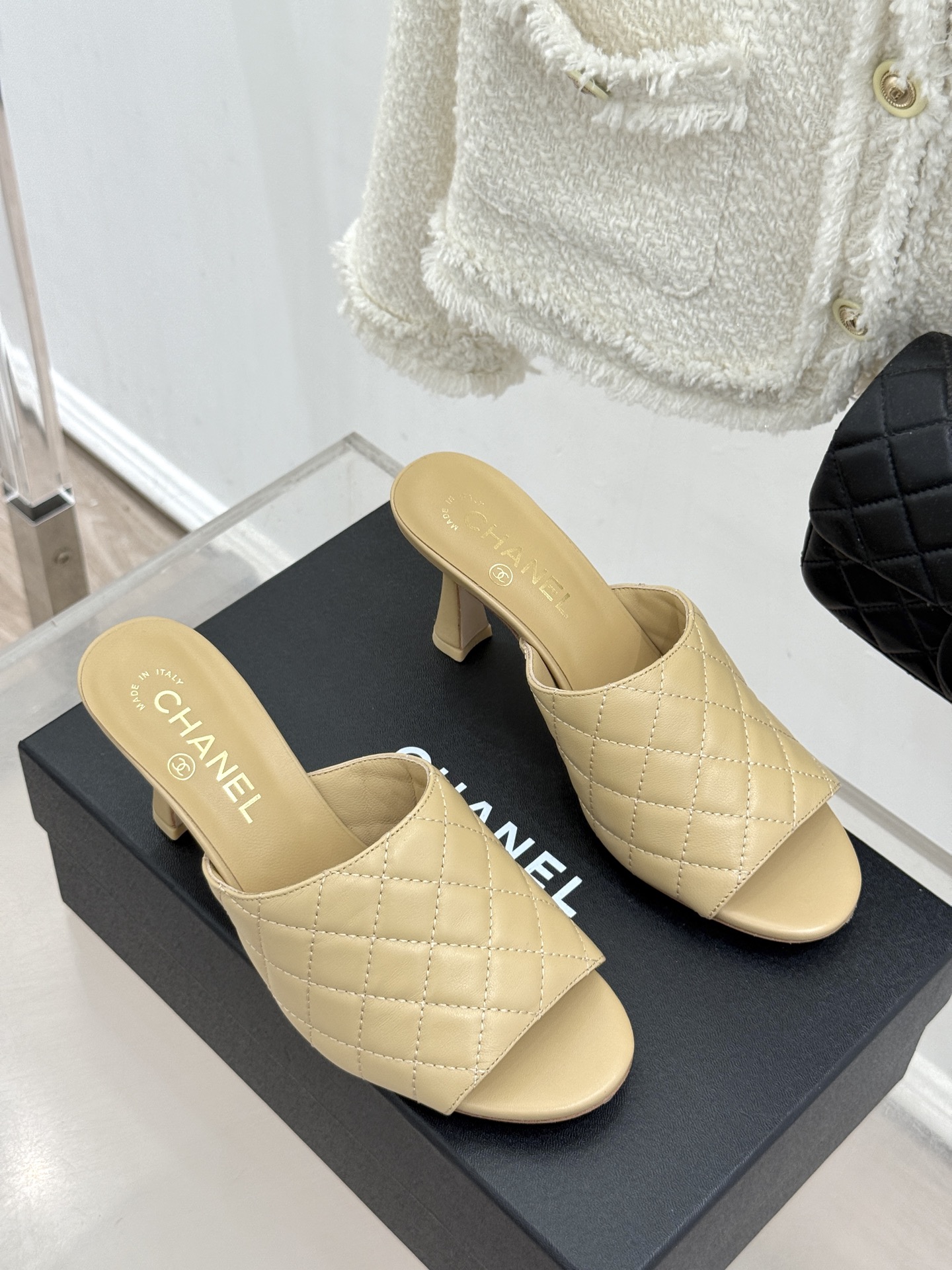 CHANE*|小香26A新品菱格鱼嘴高跟拖鞋26A早秋封神单品金属双C闪得挪不开眼经典菱格纹高级感拉满鞋 CHANE*|小香26A新品菱格鱼嘴高跟拖鞋26A早秋封神单品金属双C闪得挪不开眼经典菱格纹高级感拉满鞋