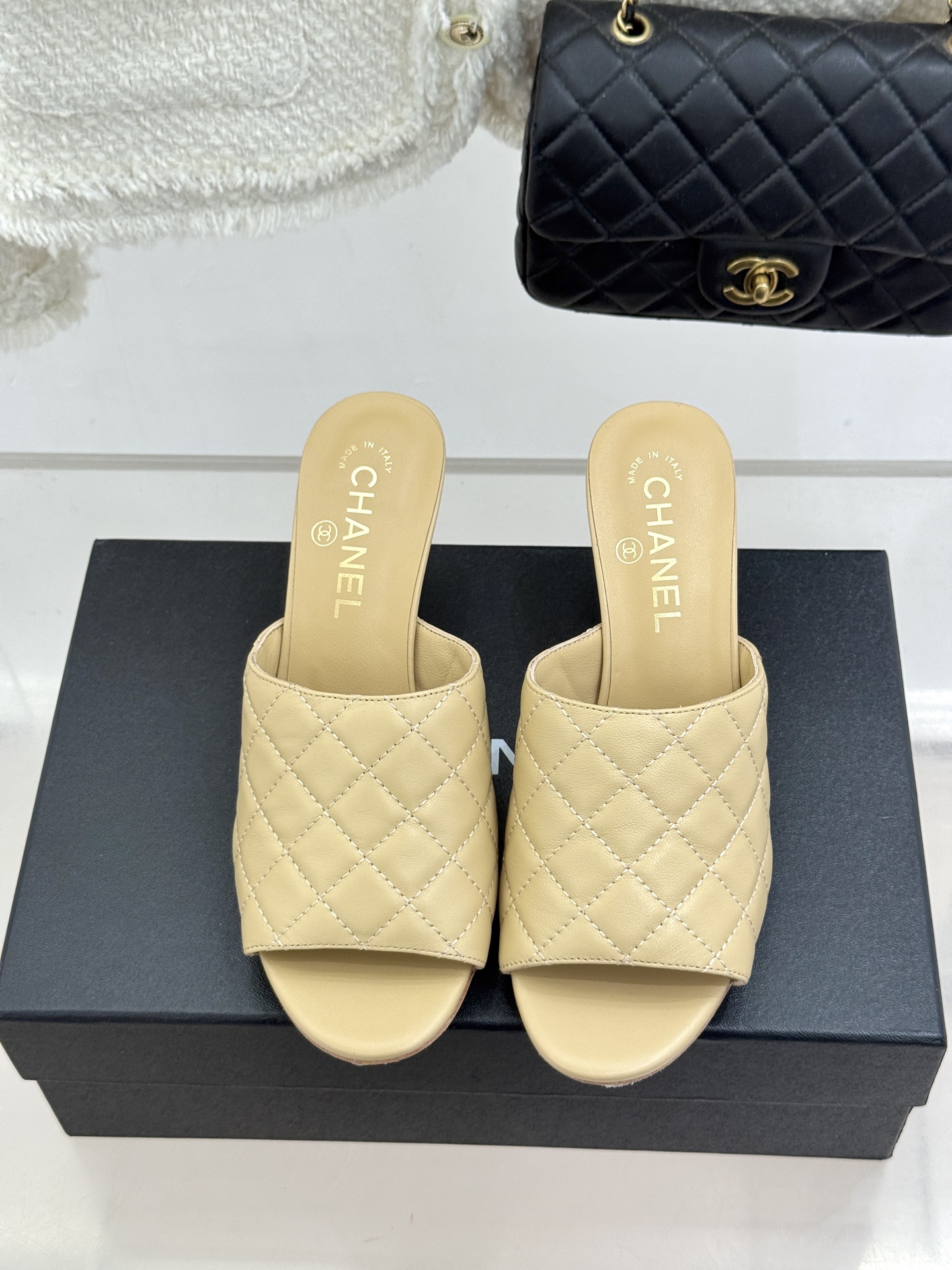 CHANE*|小香26A新品菱格鱼嘴高跟拖鞋26A早秋封神单品金属双C闪得挪不开眼经典菱格纹高级感拉满鞋 CHANE*|小香26A新品菱格鱼嘴高跟拖鞋26A早秋封神单品金属双C闪得挪不开眼经典菱格纹高级感拉满鞋