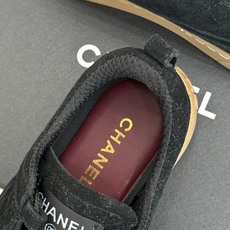 CHANE*|小香26A经典菱格休闲运动鞋板鞋把奢雅揉进日常穿搭柔软皮革菱格质感绝佳鞋舌双C微标藏巧思透 CHANE*|小香26A经典菱格休闲运动鞋板鞋把奢雅揉进日常穿搭柔软皮革菱格质感绝佳鞋舌双C微标藏巧思透