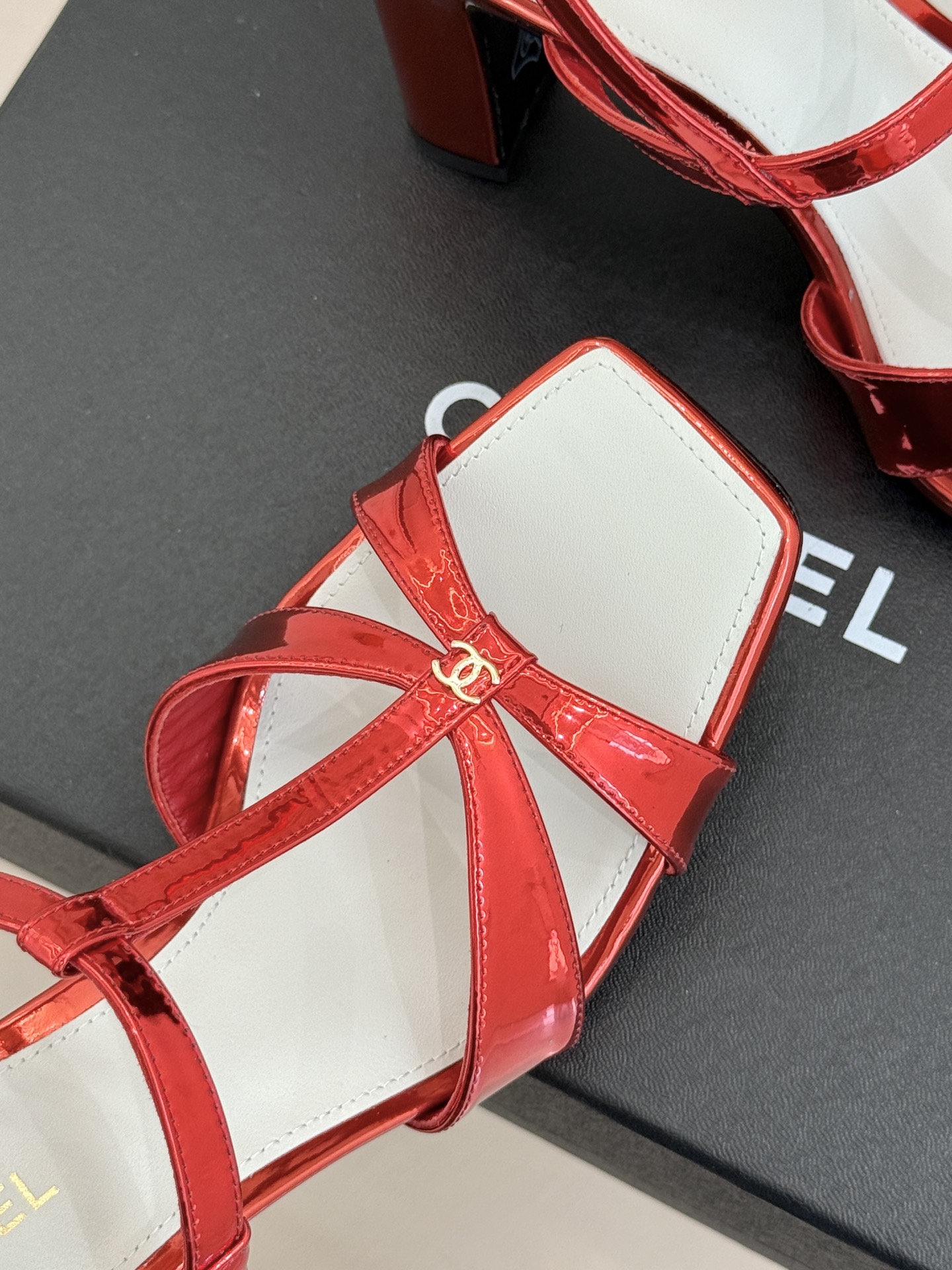 CHANE*｜小香26A双C细带方头细跟高跟凉鞋Chanel 26A 工坊新作双C细带方头高跟凉鞋把法式