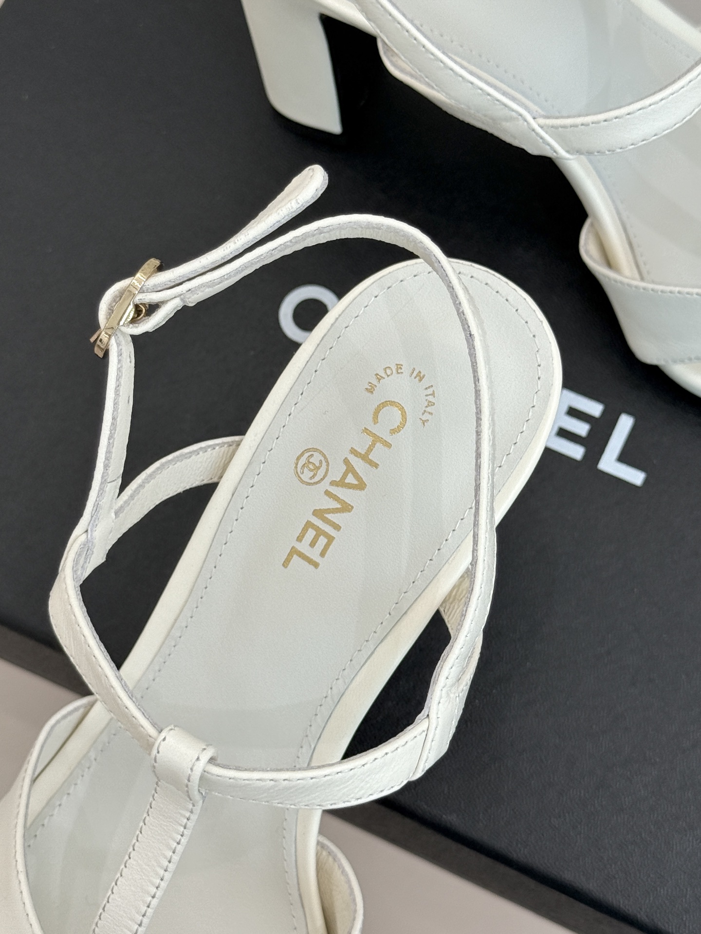 CHANE*｜小香26A双C细带方头细跟高跟凉鞋Chanel 26A 工坊新作双C细带方头高跟凉鞋把法式