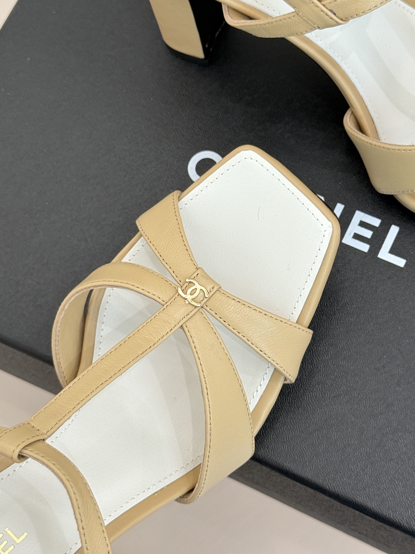 CHANE*|小香26A双C细带方头细跟高跟凉鞋Chanel 26A 工坊新作双C细带方头高跟凉鞋把法式 CHANE*|小香26A双C细带方头细跟高跟凉鞋Chanel 26A 工坊新作双C细带方头高跟凉鞋把法式