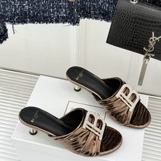 Balmain|巴尔曼经典B水钻扣一字带褶皱猫跟拖鞋经典B水钻扣猫跟拖鞋褶皱一字带揉进法式浪漫进口软牛皮 Balmain|巴尔曼经典B水钻扣一字带褶皱猫跟拖鞋经典B水钻扣猫跟拖鞋褶皱一字带揉进法式浪漫进口软牛皮