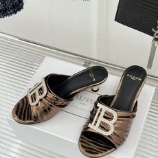 Balmain|巴尔曼经典B水钻扣一字带褶皱猫跟拖鞋经典B水钻扣猫跟拖鞋褶皱一字带揉进法式浪漫进口软牛皮 Balmain|巴尔曼经典B水钻扣一字带褶皱猫跟拖鞋经典B水钻扣猫跟拖鞋褶皱一字带揉进法式浪漫进口软牛皮