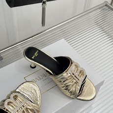 Balmain|巴尔曼经典B水钻扣一字带褶皱猫跟拖鞋经典B水钻扣猫跟拖鞋褶皱一字带揉进法式浪漫进口软牛皮 Balmain|巴尔曼经典B水钻扣一字带褶皱猫跟拖鞋经典B水钻扣猫跟拖鞋褶皱一字带揉进法式浪漫进口软牛皮