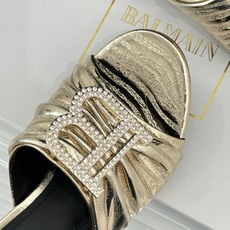 Balmain|巴尔曼经典B水钻扣一字带褶皱猫跟拖鞋经典B水钻扣猫跟拖鞋褶皱一字带揉进法式浪漫进口软牛皮 Balmain|巴尔曼经典B水钻扣一字带褶皱猫跟拖鞋经典B水钻扣猫跟拖鞋褶皱一字带揉进法式浪漫进口软牛皮