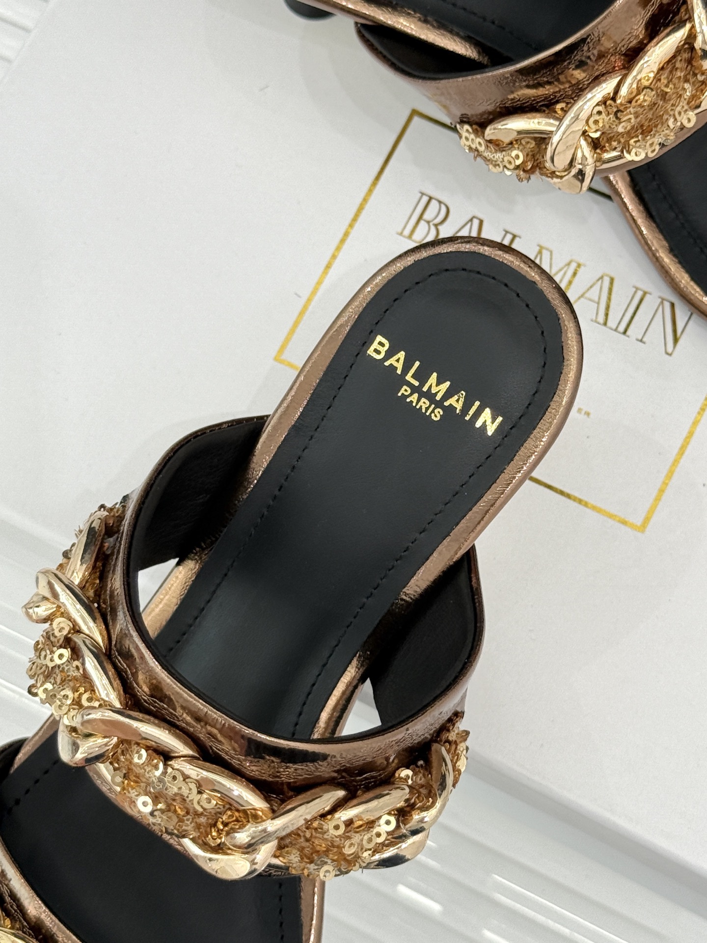 Balmain｜巴尔曼经典金属链条一字带猫跟拖鞋金属链条一字带设计把法式贵气焊在脚上意大利头层小牛皮亮面