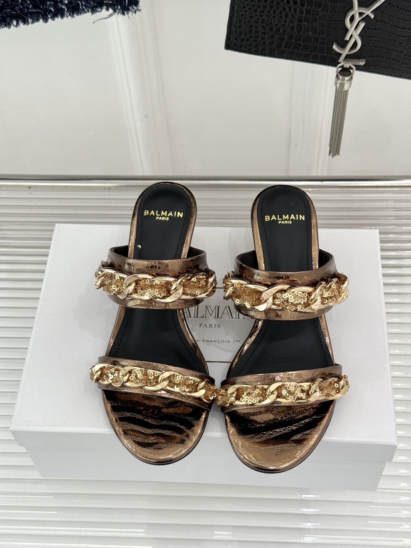 Balmain｜巴尔曼经典金属链条一字带猫跟拖鞋金属链条一字带设计把法式贵气焊在脚上意大利头层小牛皮亮面