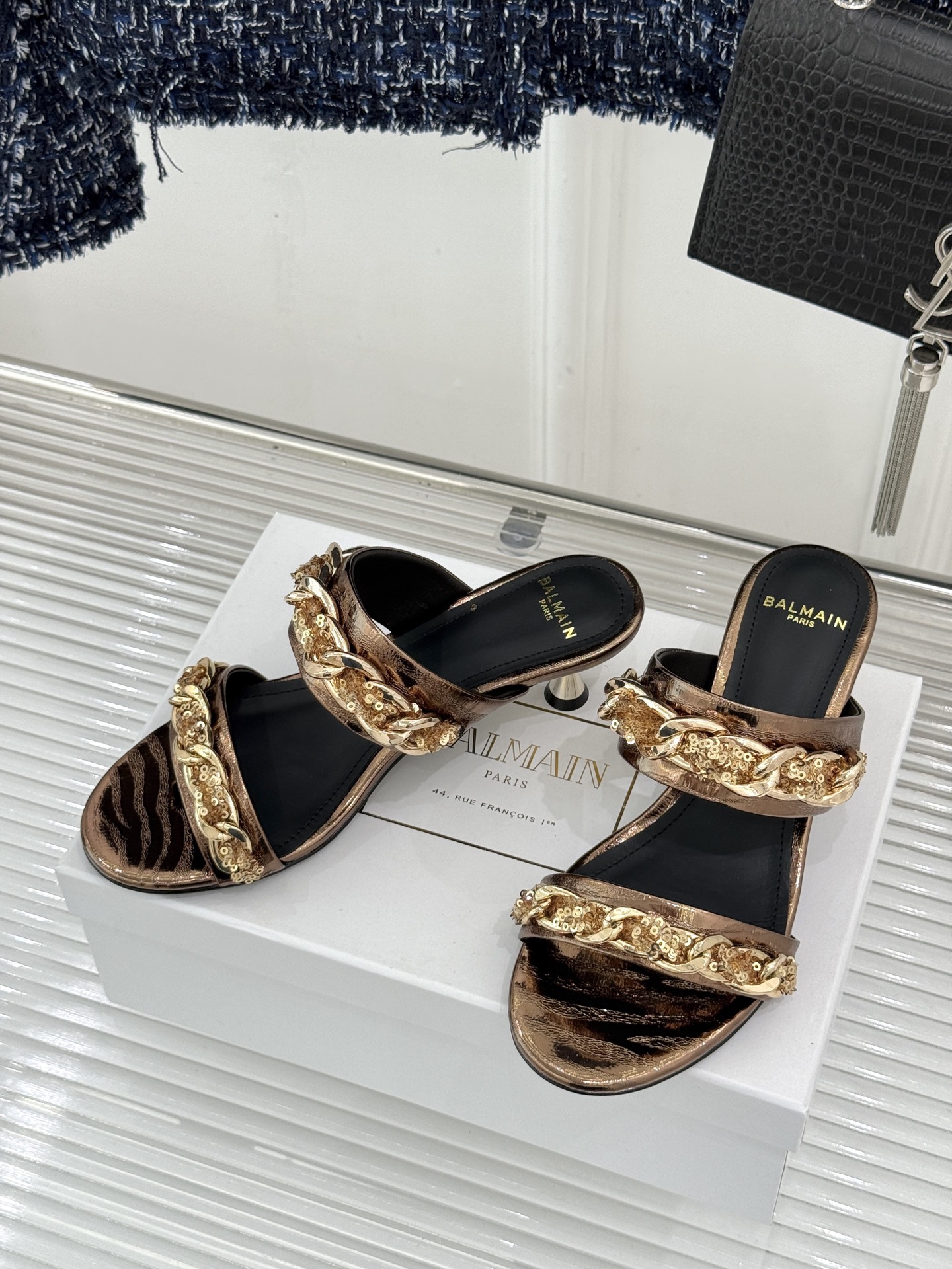 Balmain｜巴尔曼经典金属链条一字带猫跟拖鞋金属链条一字带设计把法式贵气焊在脚上意大利头层小牛皮亮面