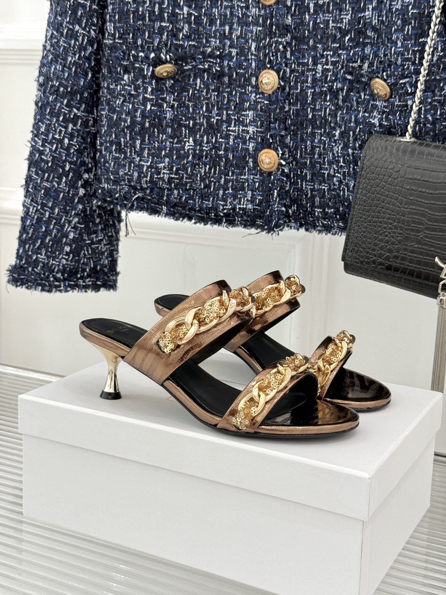 Balmain｜巴尔曼经典金属链条一字带猫跟拖鞋金属链条一字带设计把法式贵气焊在脚上意大利头层小牛皮亮面