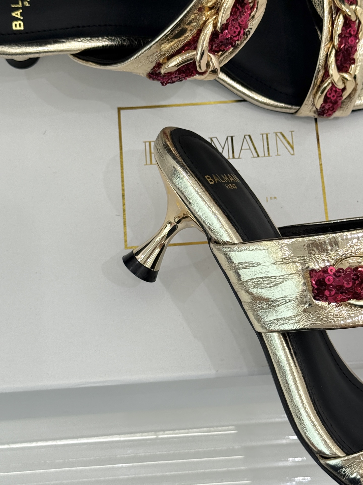 Balmain｜巴尔曼经典金属链条一字带猫跟拖鞋金属链条一字带设计把法式贵气焊在脚上意大利头层小牛皮亮面