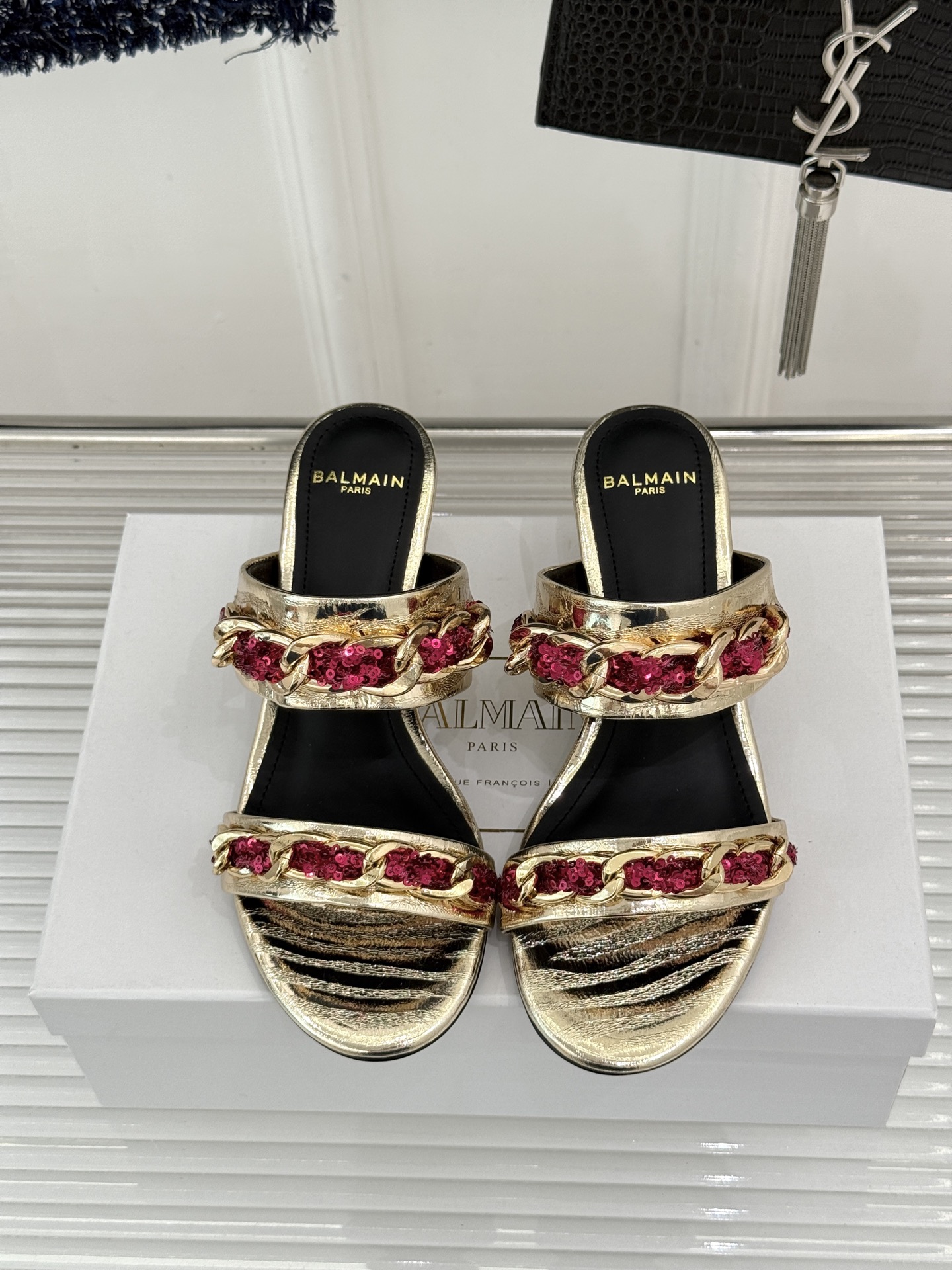 Balmain｜巴尔曼经典金属链条一字带猫跟拖鞋金属链条一字带设计把法式贵气焊在脚上意大利头层小牛皮亮面