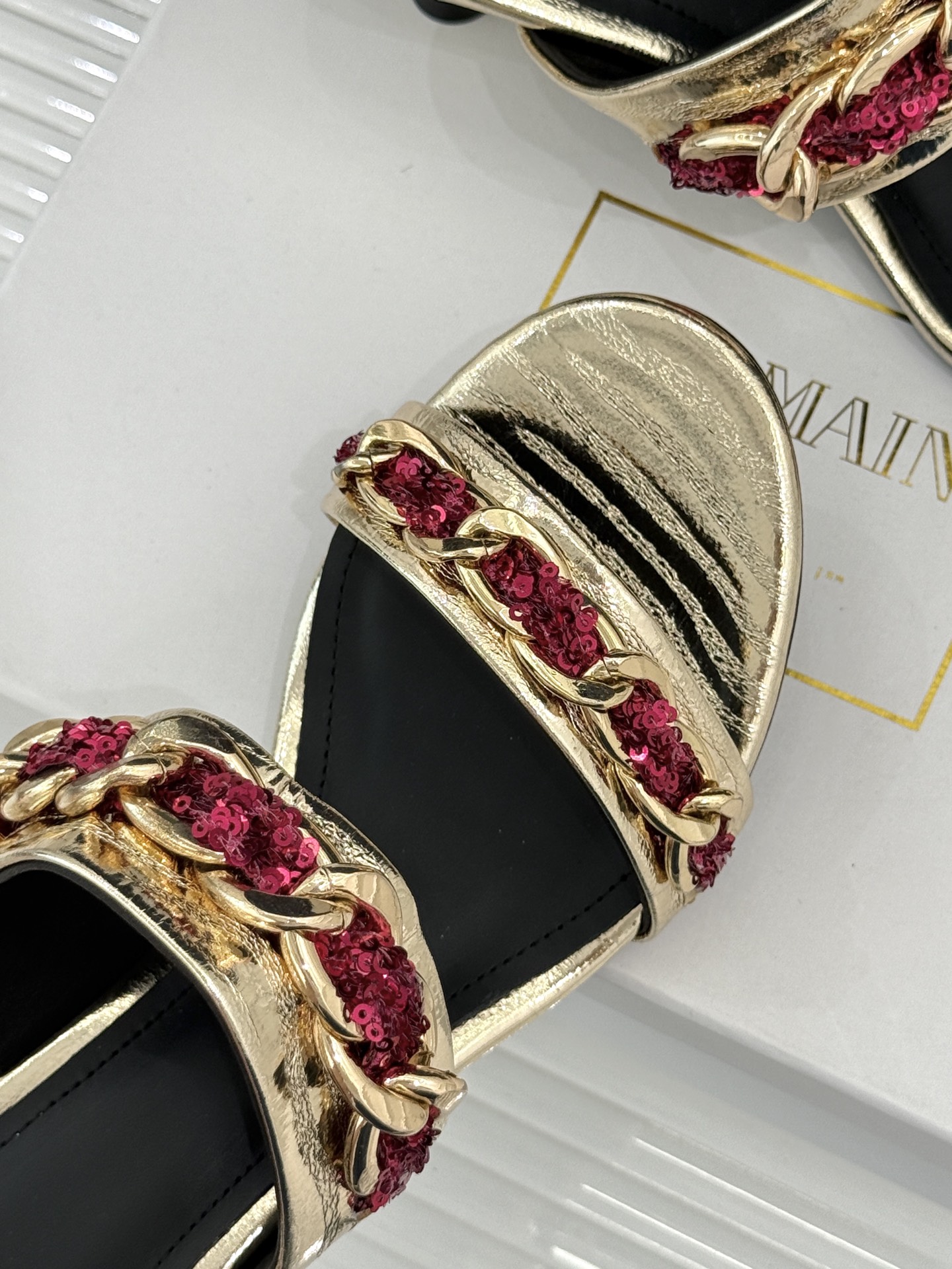 Balmain｜巴尔曼经典金属链条一字带猫跟拖鞋金属链条一字带设计把法式贵气焊在脚上意大利头层小牛皮亮面